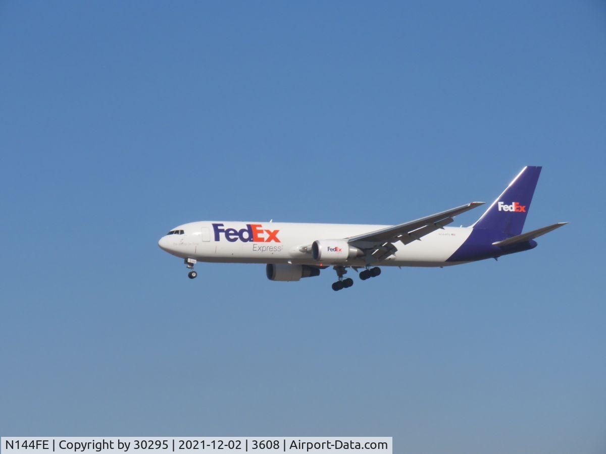 N144FE, 2017 Boeing 767-300F C/N 42726, Coming down