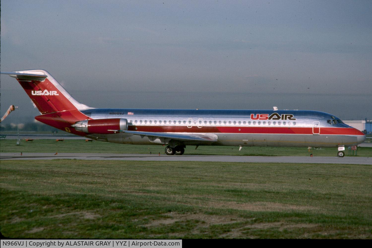 N966VJ, 1969 Douglas DC-9-31 C/N 47420, next in line for runway 23