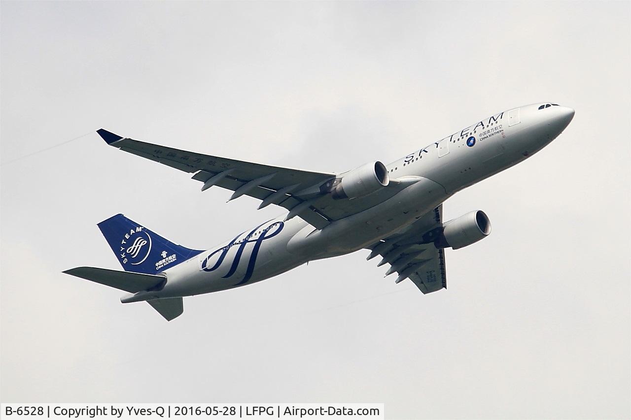 B-6528, 2010 Airbus A330-223 C/N 1202, Airbus A330-223, Climbing from rwy 06R, Roissy Charles De Gaulle airport (LFPG-CDG)