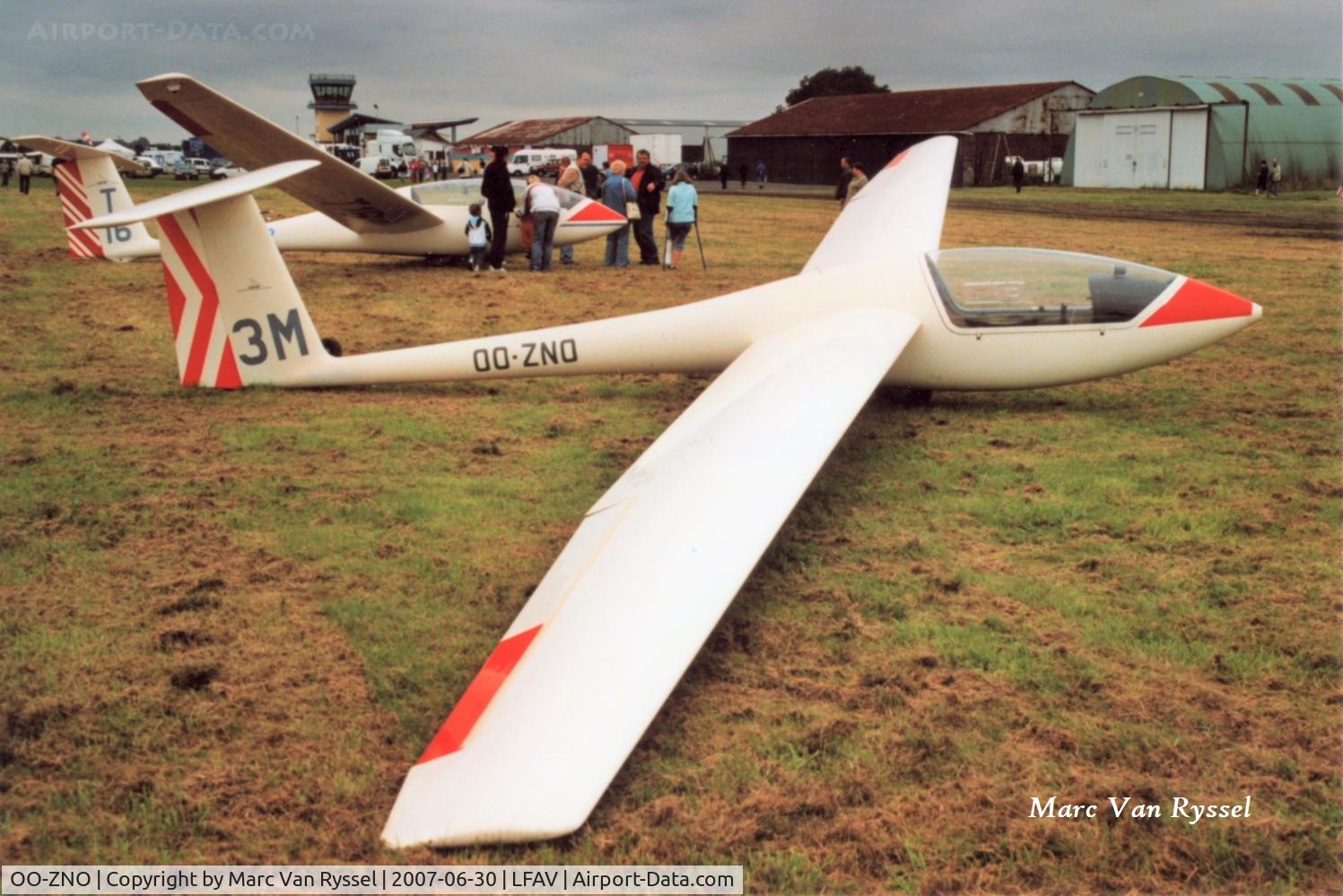 OO-ZNO, 1978 Grob G-102 Astir CS Jeans C/N 2158, At Valenciennes in 2007.
