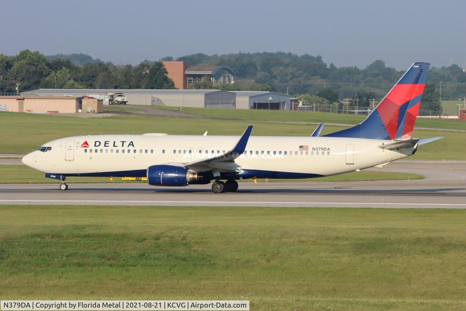N379DA, 1999 Boeing 737-832 C/N 30349, CVG 2021