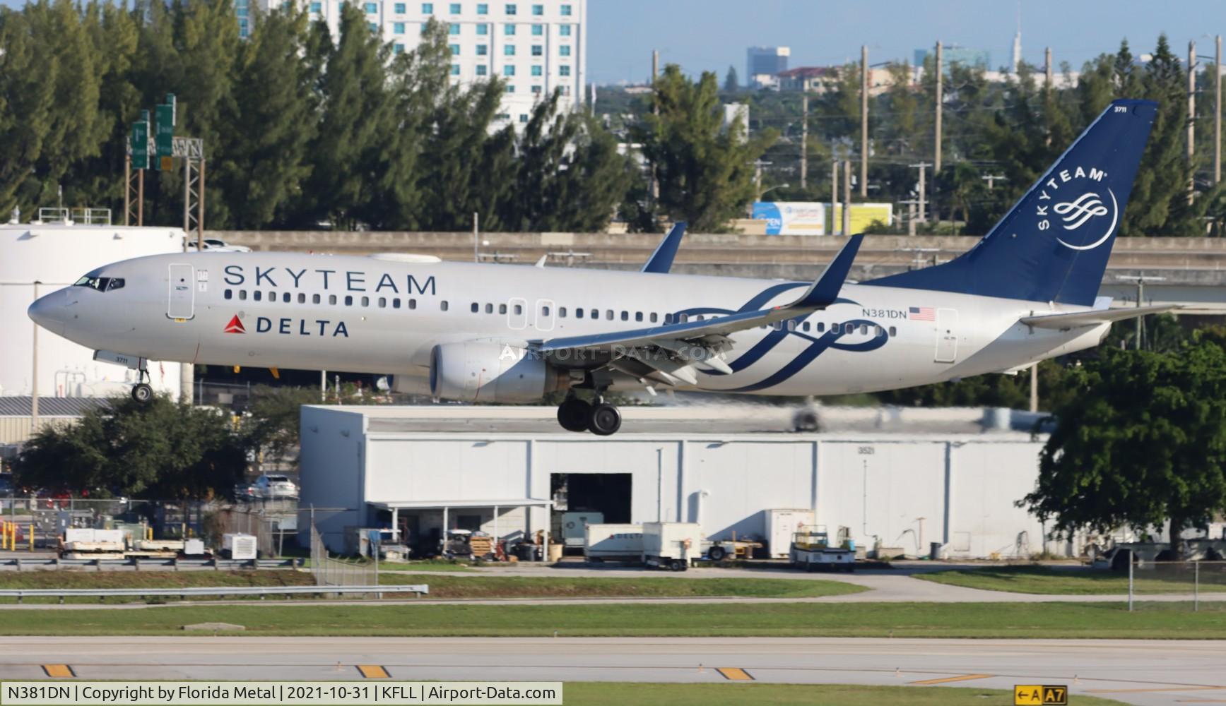 N381DN, 1999 Boeing 737-832 C/N 30350, FLL 2021