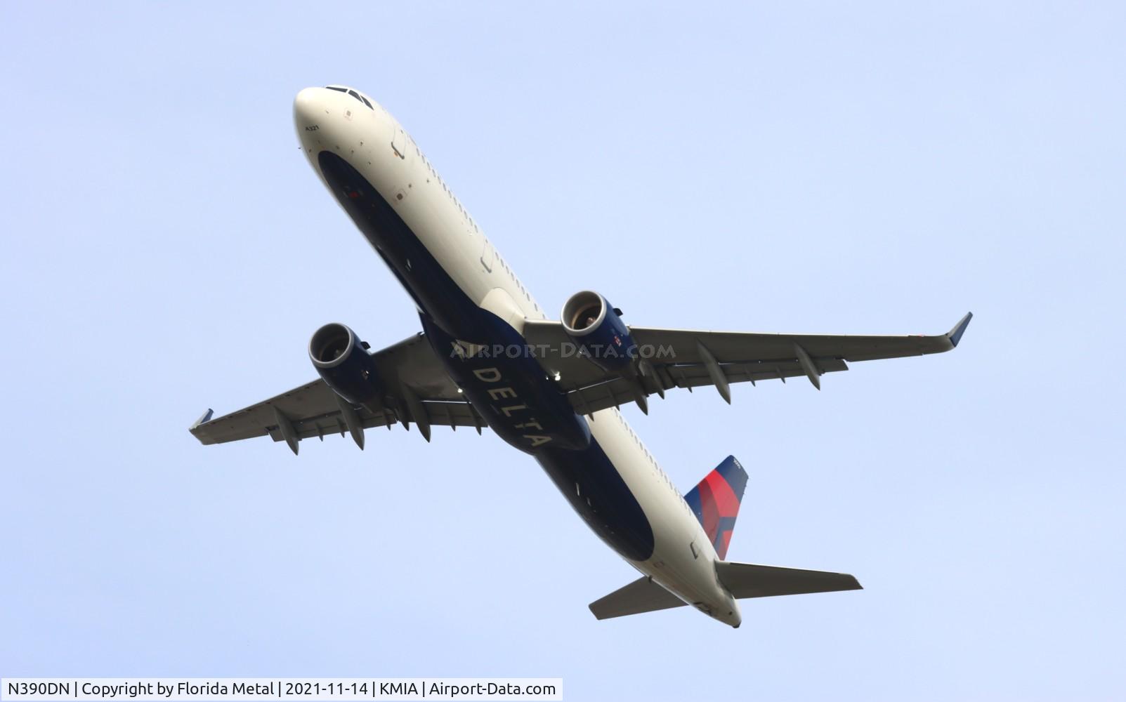 N390DN, 2019 Airbus A321-211 C/N 9066, MIA 2021