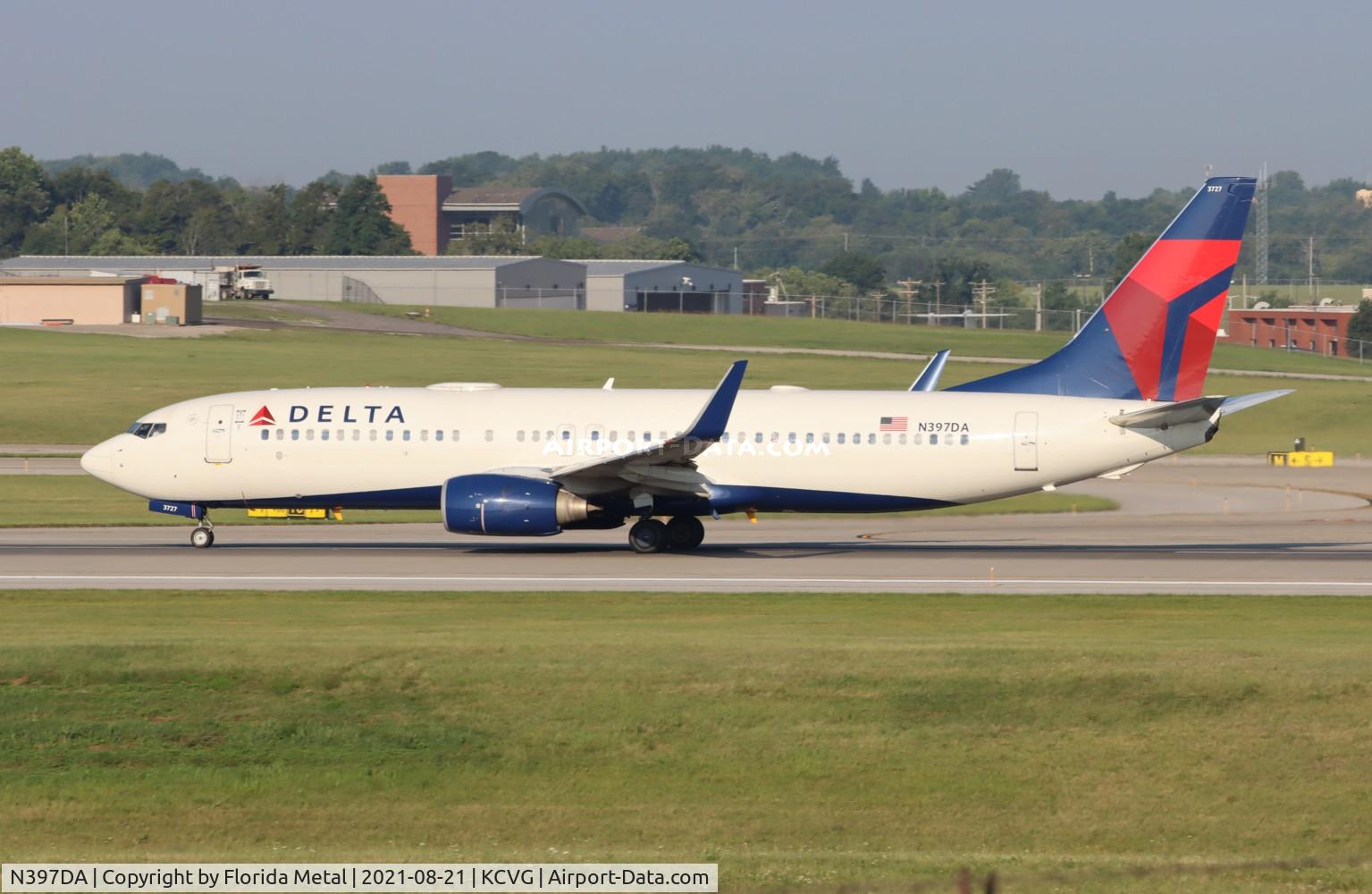 N397DA, 2000 Boeing 737-832 C/N 30537, CVG 2021