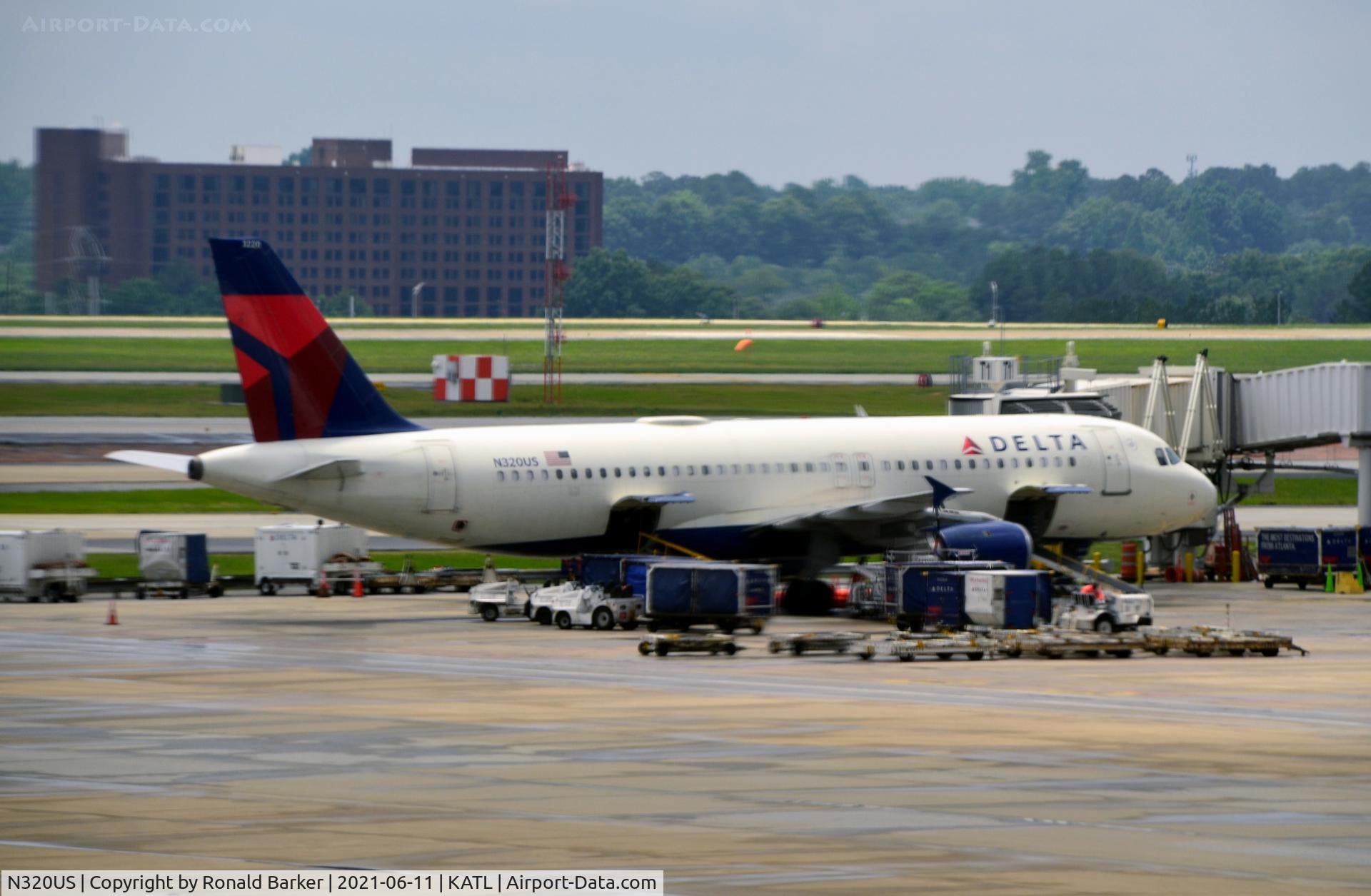 N320US, 1991 Airbus A320-211 C/N 213, Gate T-1 ATL
