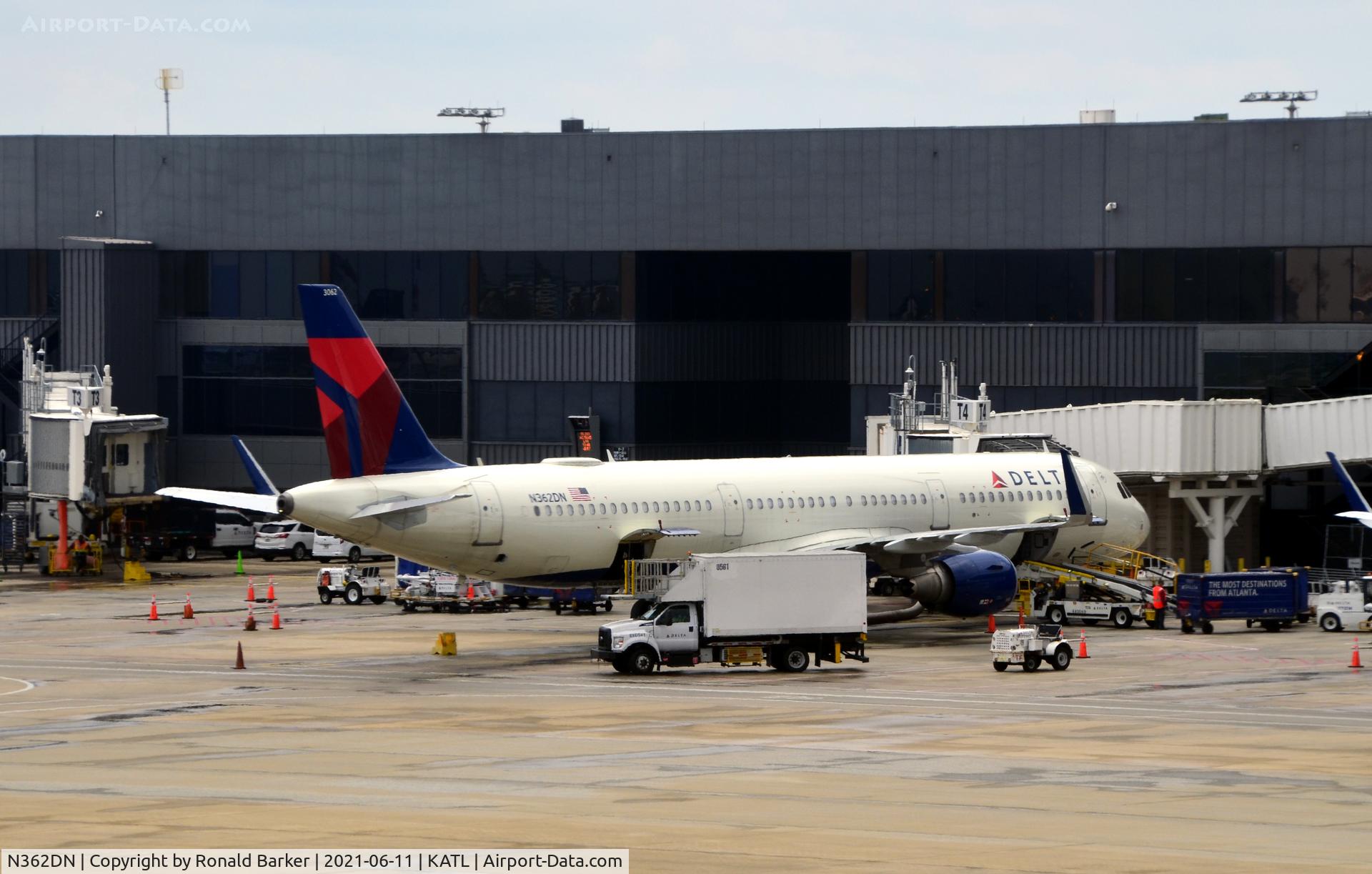 N362DN, 2018 Airbus A321-231SL C/N 8447, Gate T-4 ATL