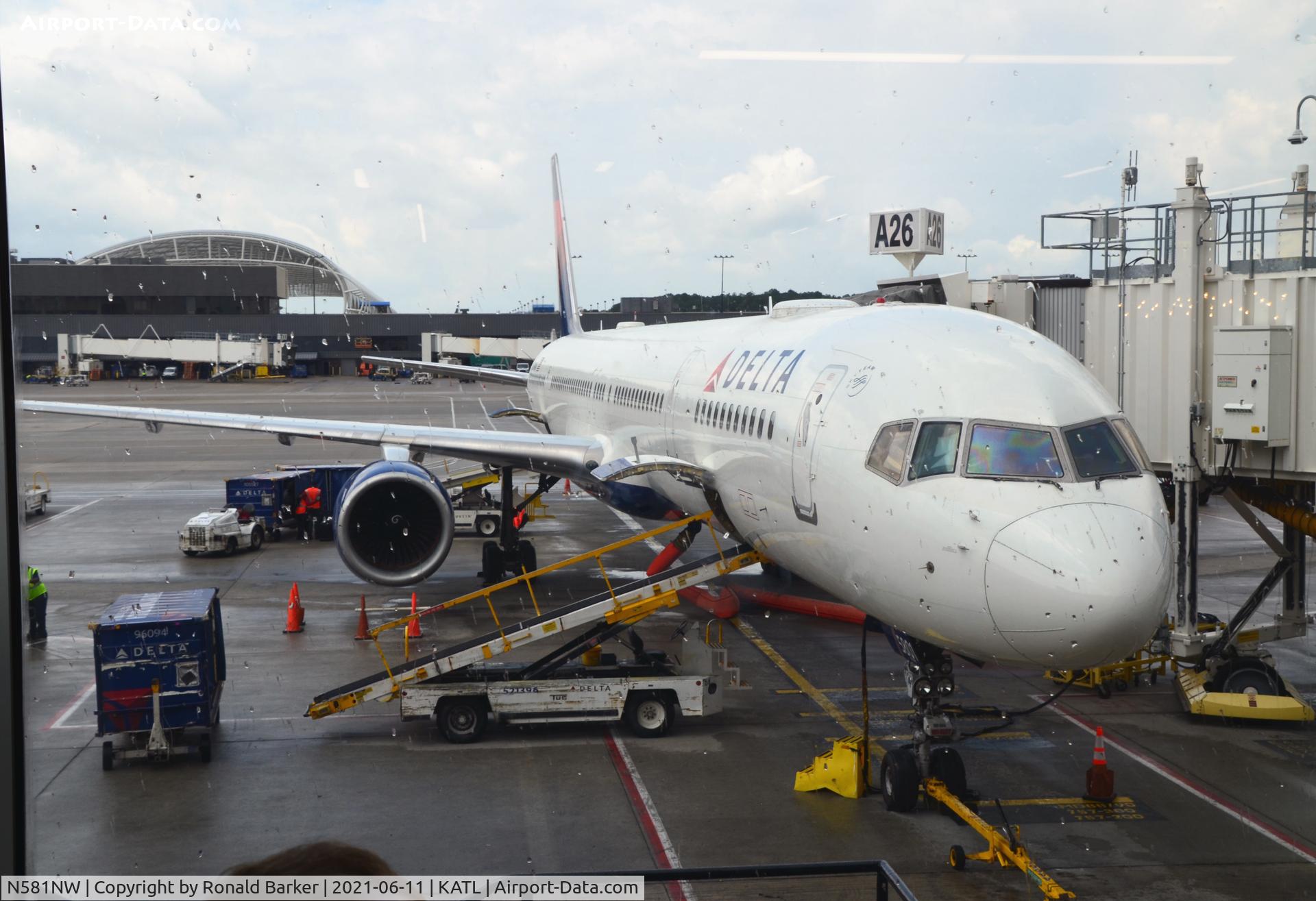 N581NW, 2002 Boeing 757-351 C/N 32982, At gate ATL