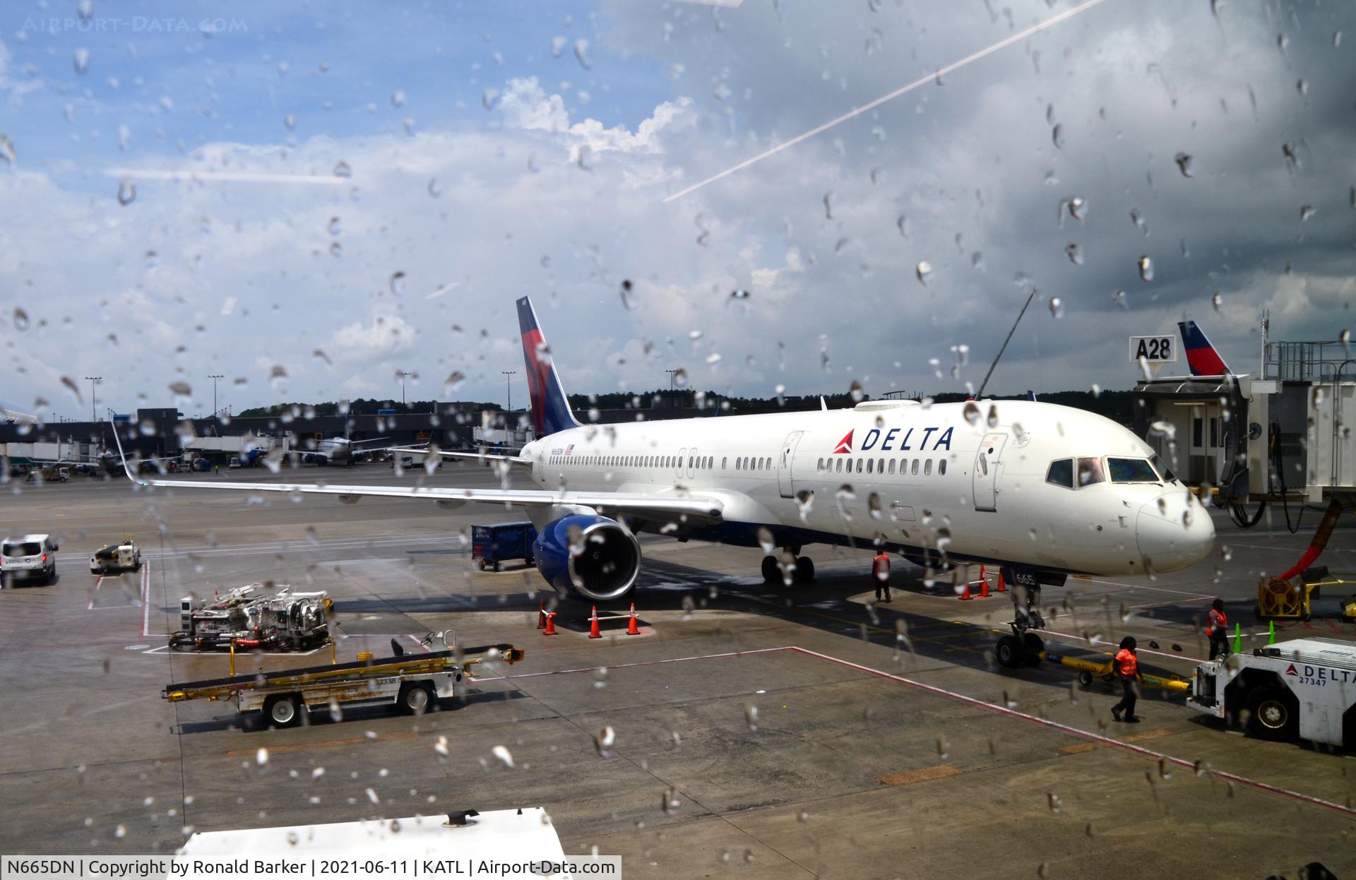 N665DN, 1991 Boeing 757-232 C/N 25013, Gate A28 ATL