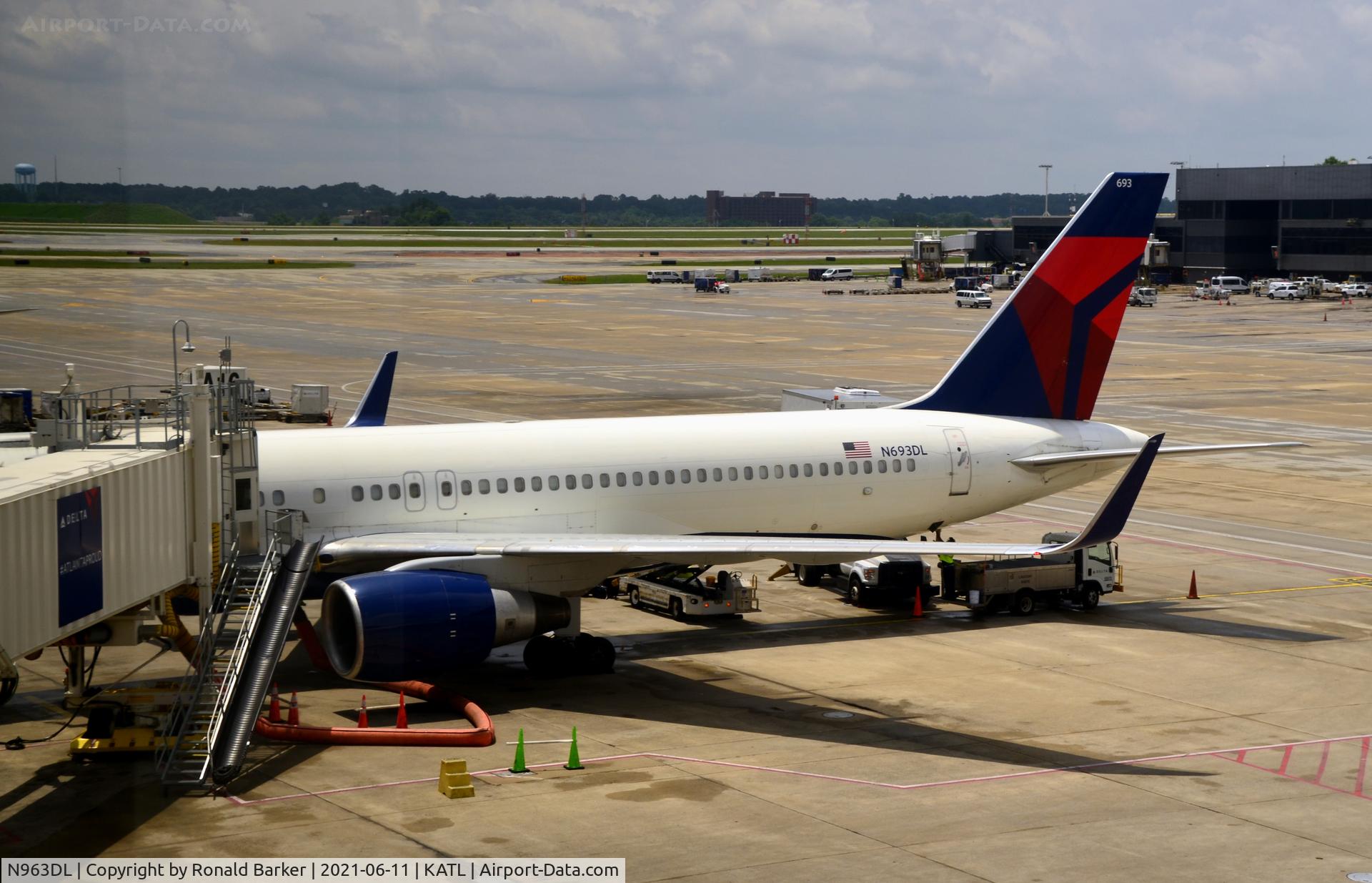 N963DL, 1990 McDonnell Douglas MD-88 C/N 49982, Gate A16 ATL