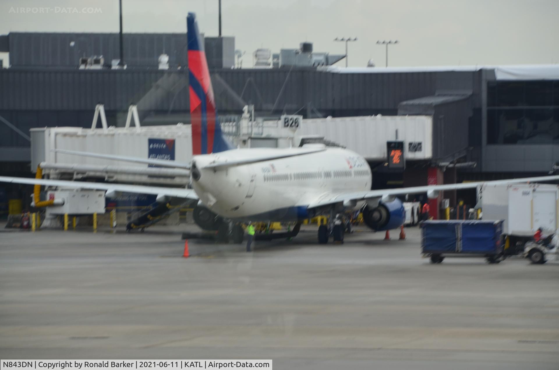 N843DN, 2015 Boeing 737-932/ER C/N 31954, Gate B26 ATL