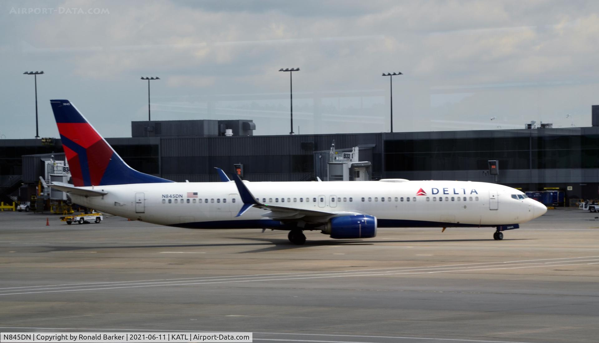 N845DN, 2015 Boeing 737-932/ER C/N 31956, Taxi ATL