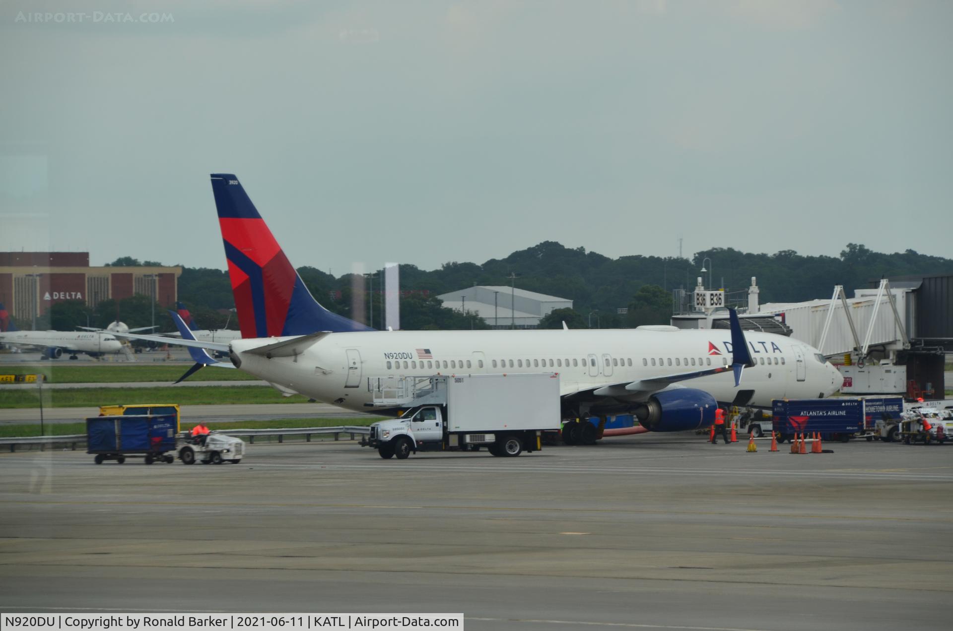 N920DU, 2019 Boeing 737-932/ER C/N 63533, Gate B36 ATL