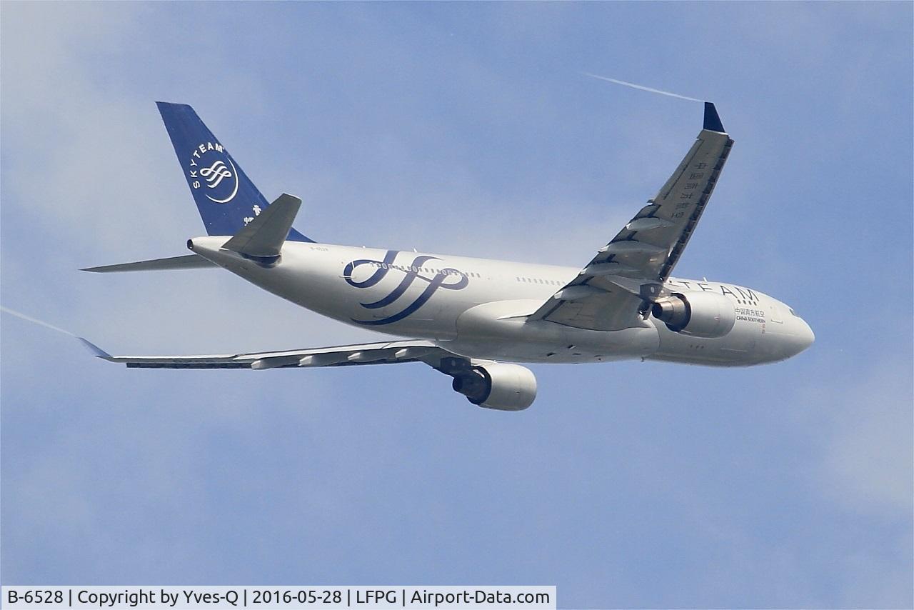 B-6528, 2010 Airbus A330-223 C/N 1202, Airbus A330-223, Climbing from rwy 06R, Roissy Charles De Gaulle airport (LFPG-CDG)