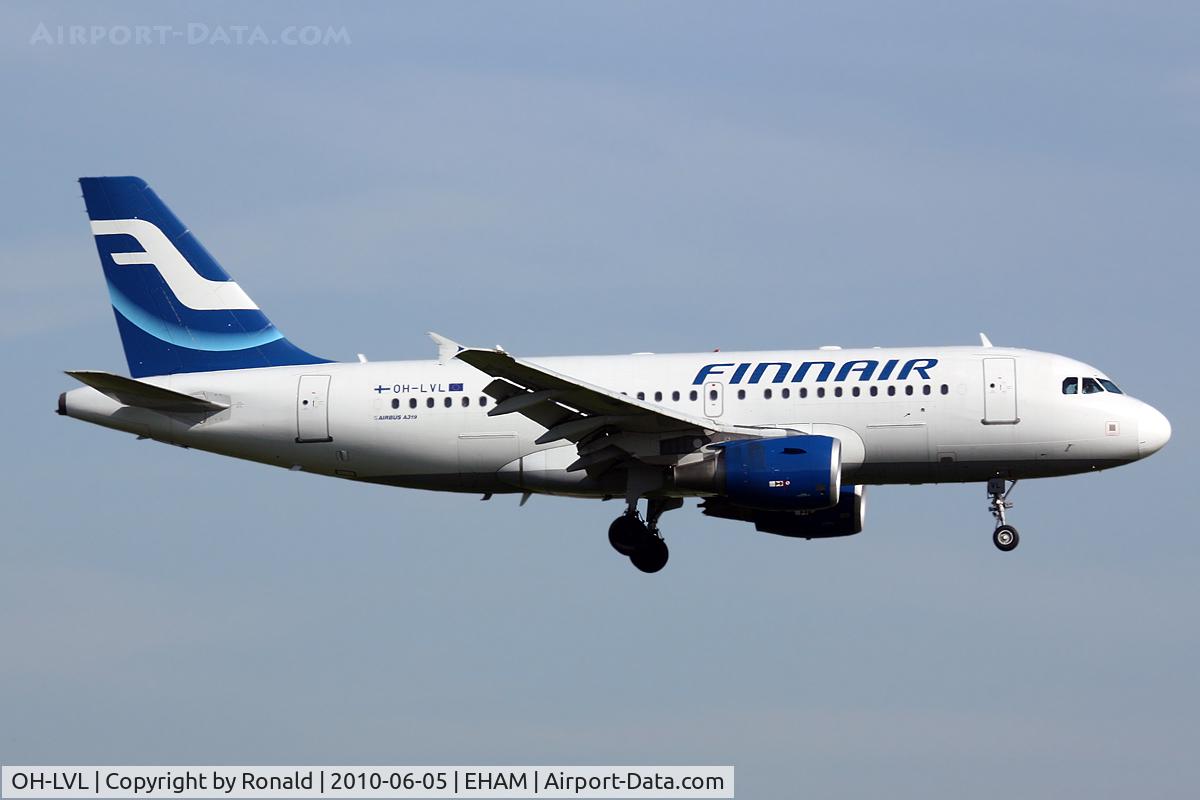 OH-LVL, 2004 Airbus A319-112 C/N 2266, at spl