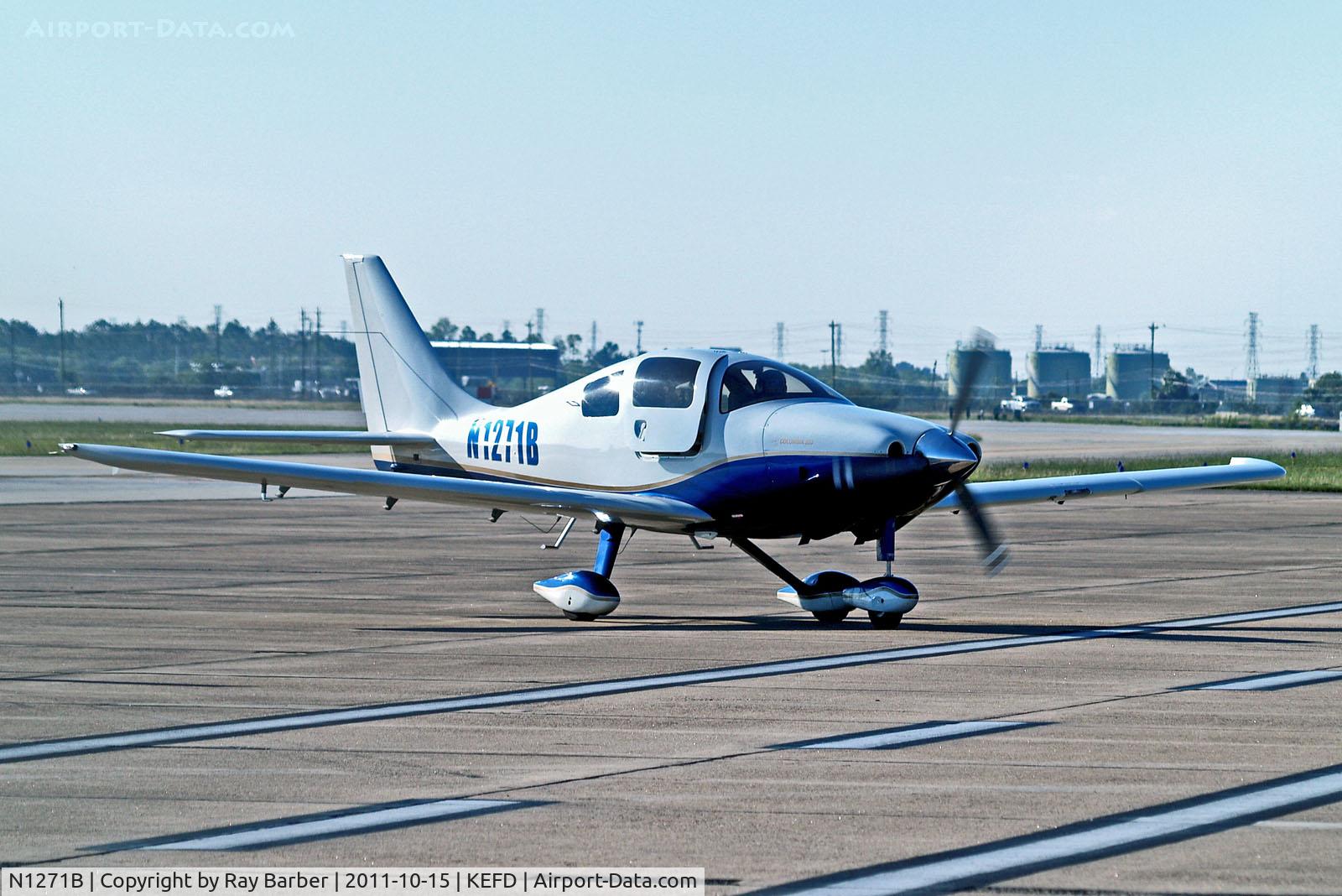 N1271B, 2006 Columbia Aircraft Mfg LC42-550FG C/N 42529, N1271B   Columbia Aircraft LC42-550FG [42529] Houston-Ellington Field~N 15/10/2011