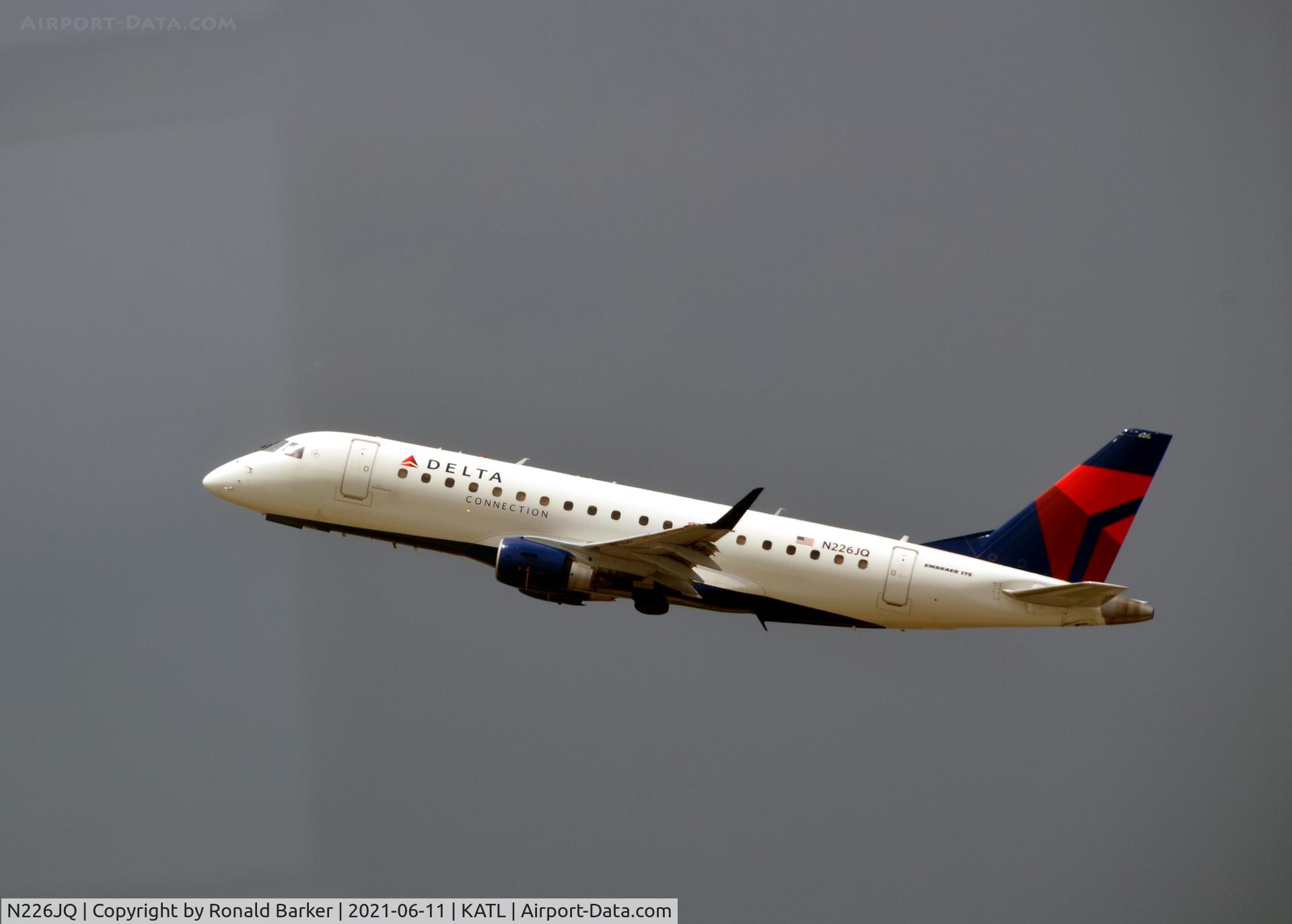 N226JQ, 2008 Embraer E170-200LR C/N 17000213, Takeoff Atlanta