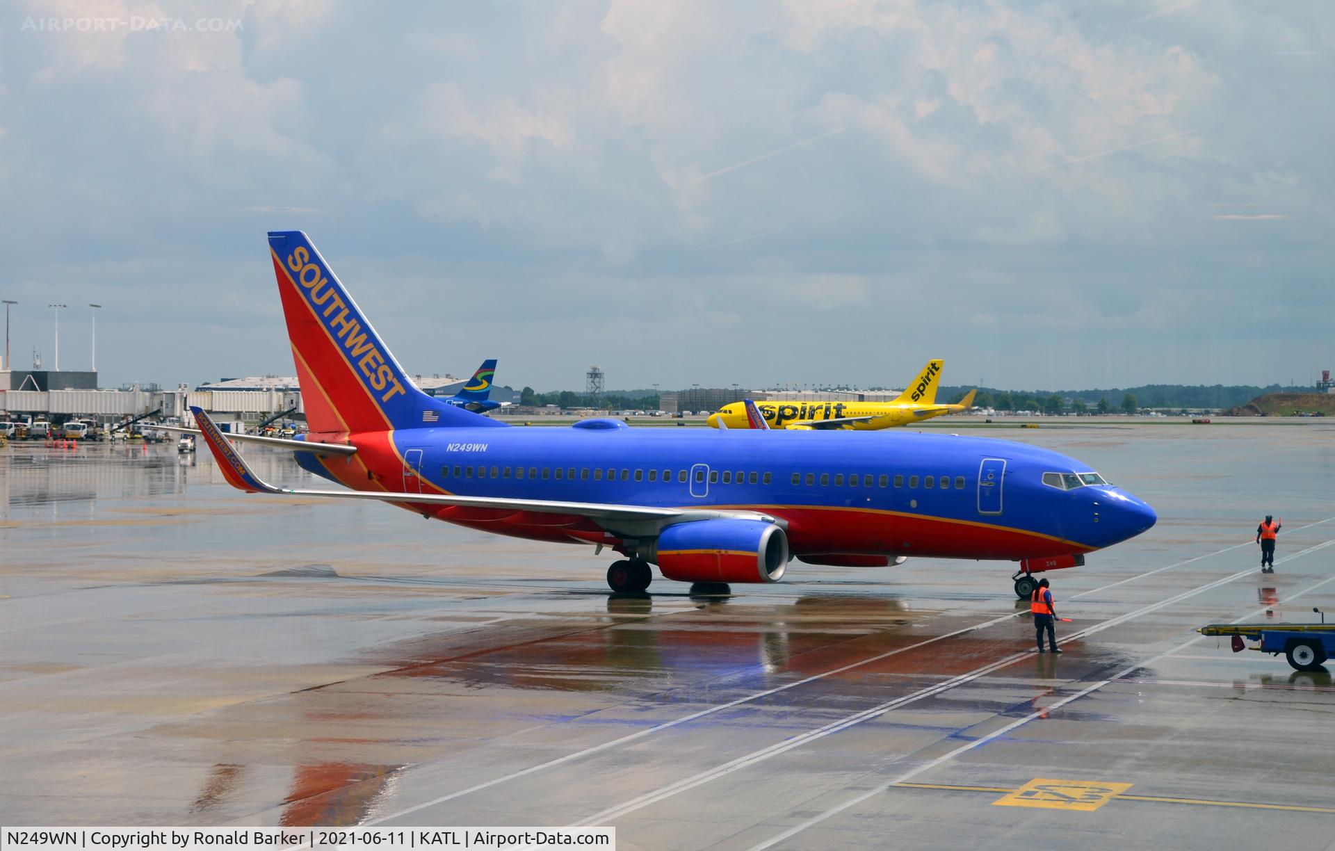 N249WN, 2006 Boeing 737-7H4 C/N 34951, Wing walkers at gate Atlanta