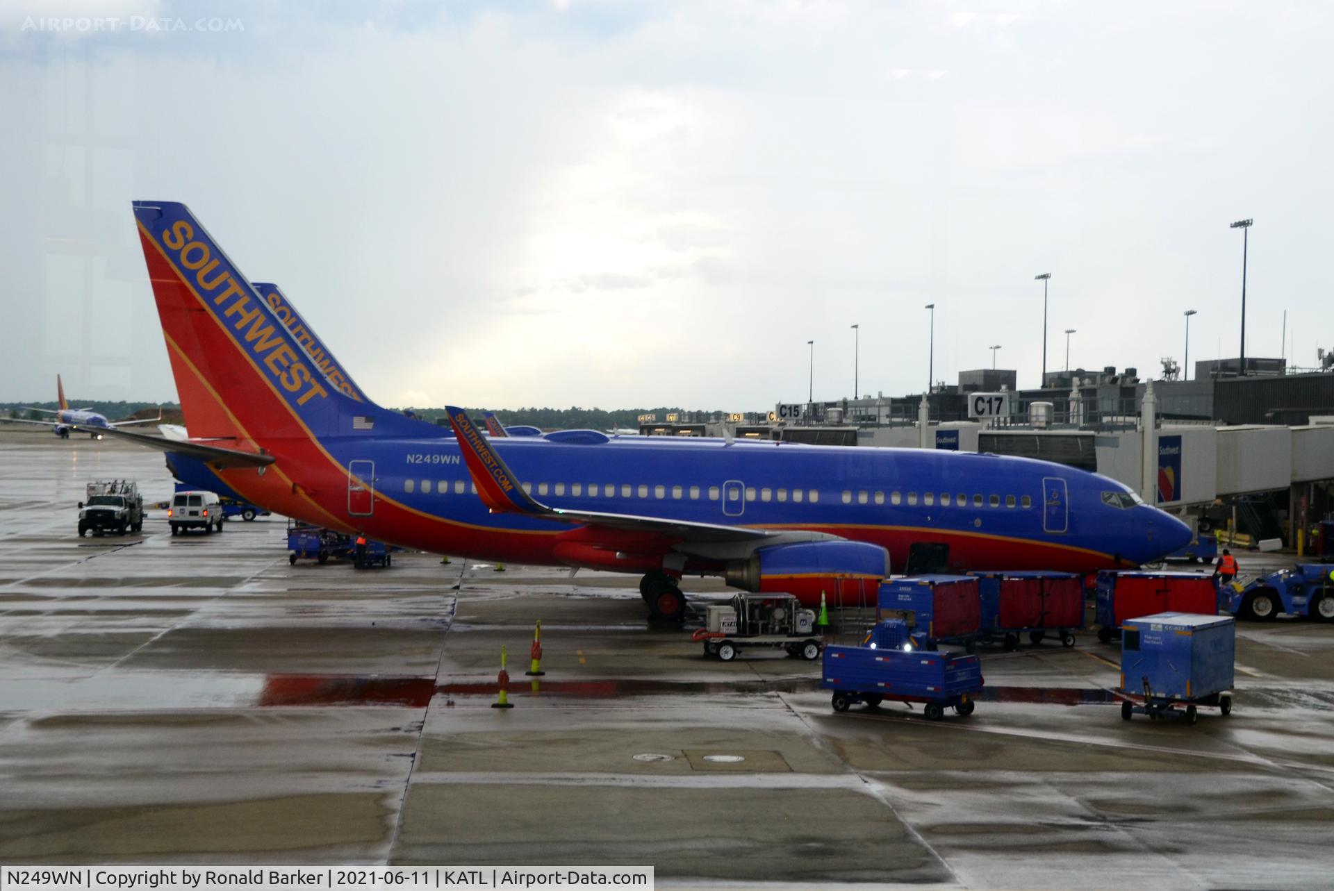 N249WN, 2006 Boeing 737-7H4 C/N 34951, Gate C17 Atlanta