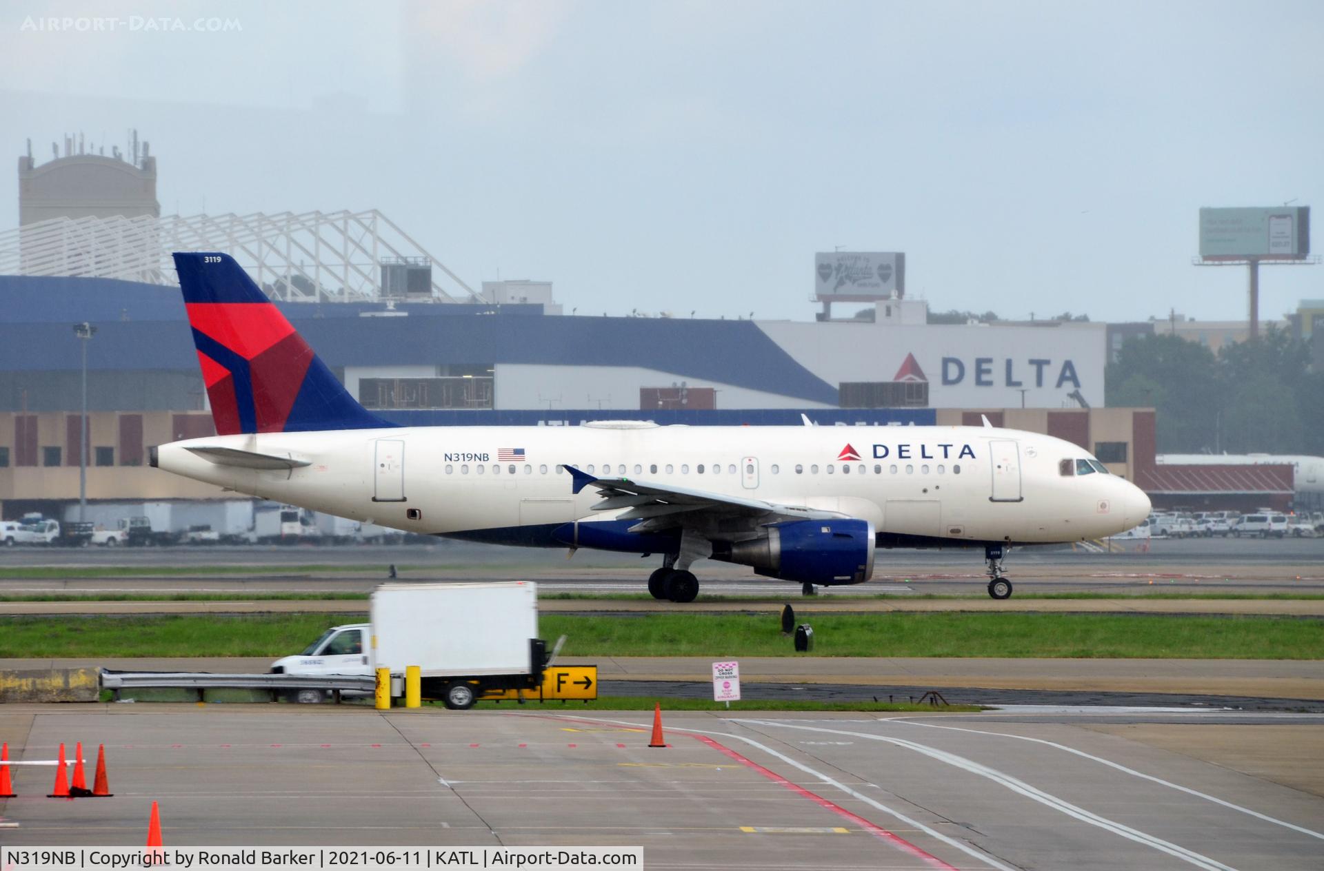 N319NB, 2000 Airbus A319-114 C/N 1346, Taxi Atlanta