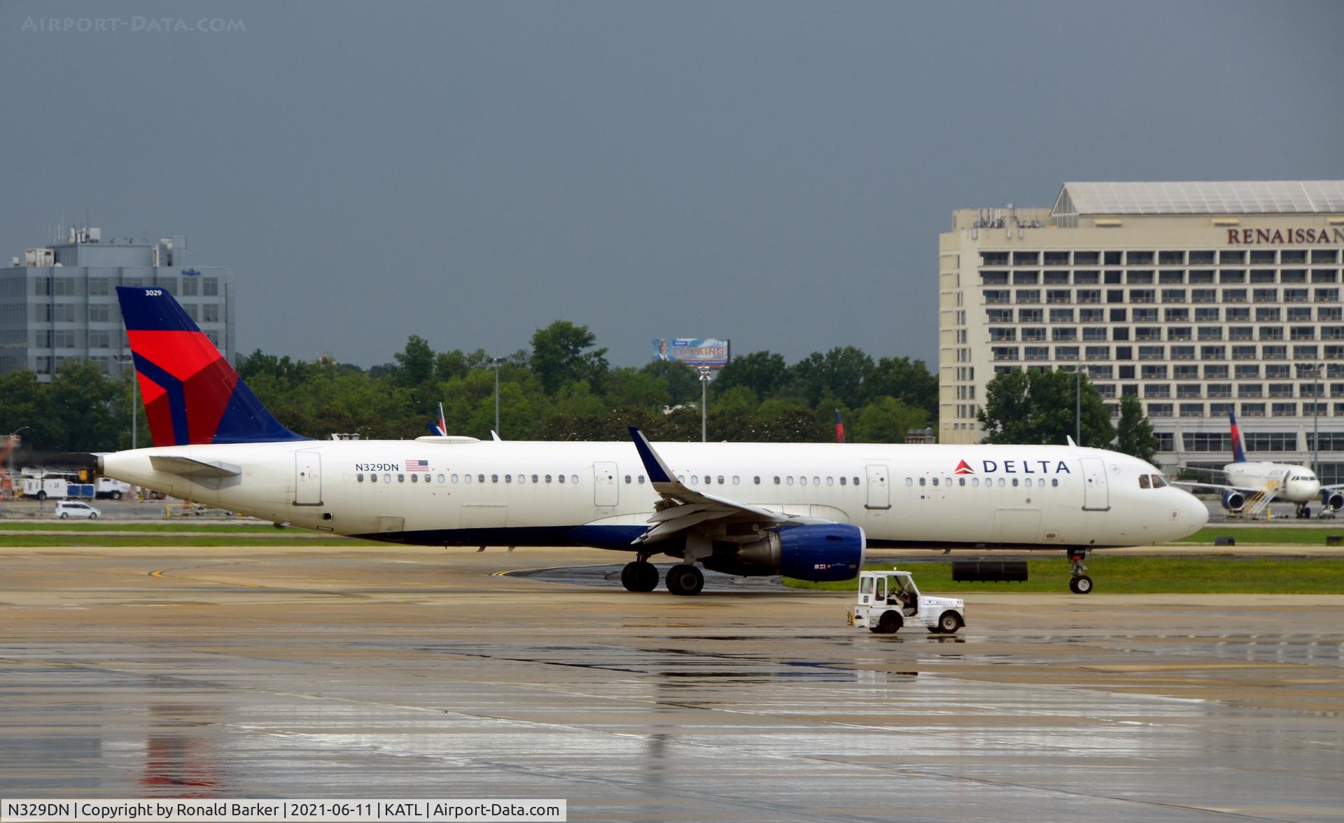 N329DN, 2017 Airbus A321-211 C/N 7885, Taxi Atlanta