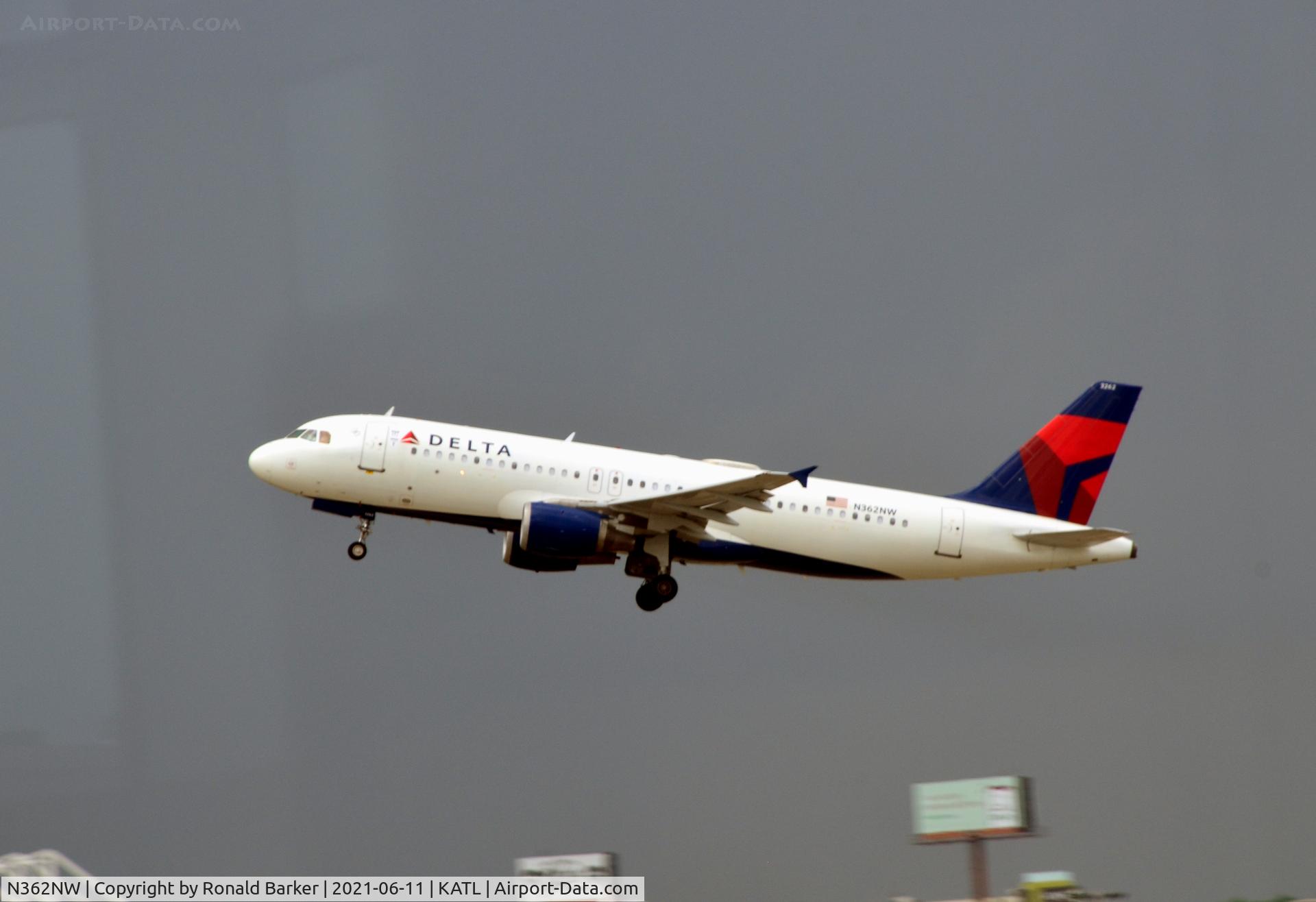 N362NW, 1998 Airbus A320-212 C/N 0911, Takeoff Atlanta