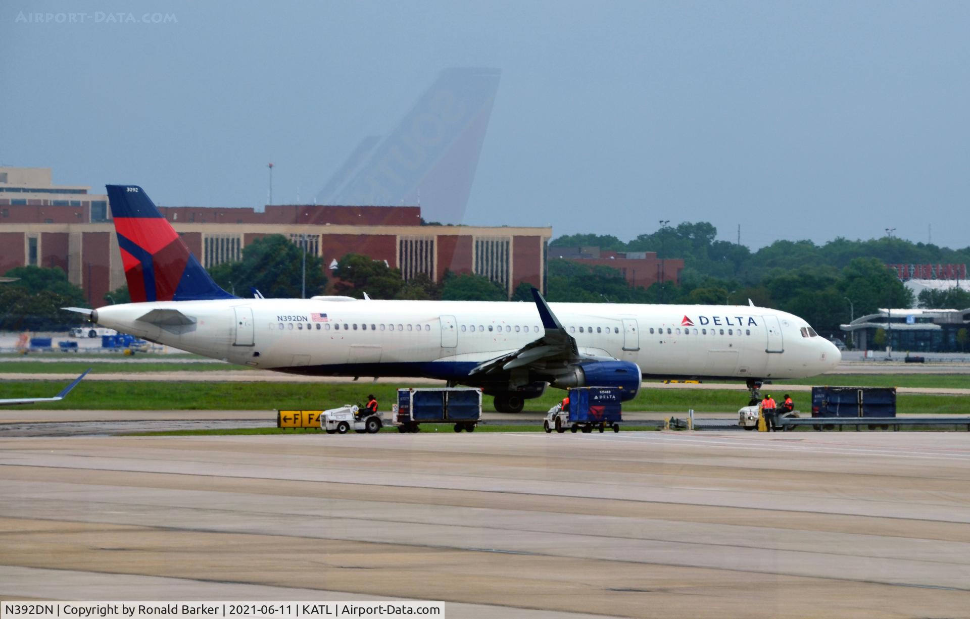 N392DN, 2019 Airbus A321-211 C/N 9028, Taxi Atlanta