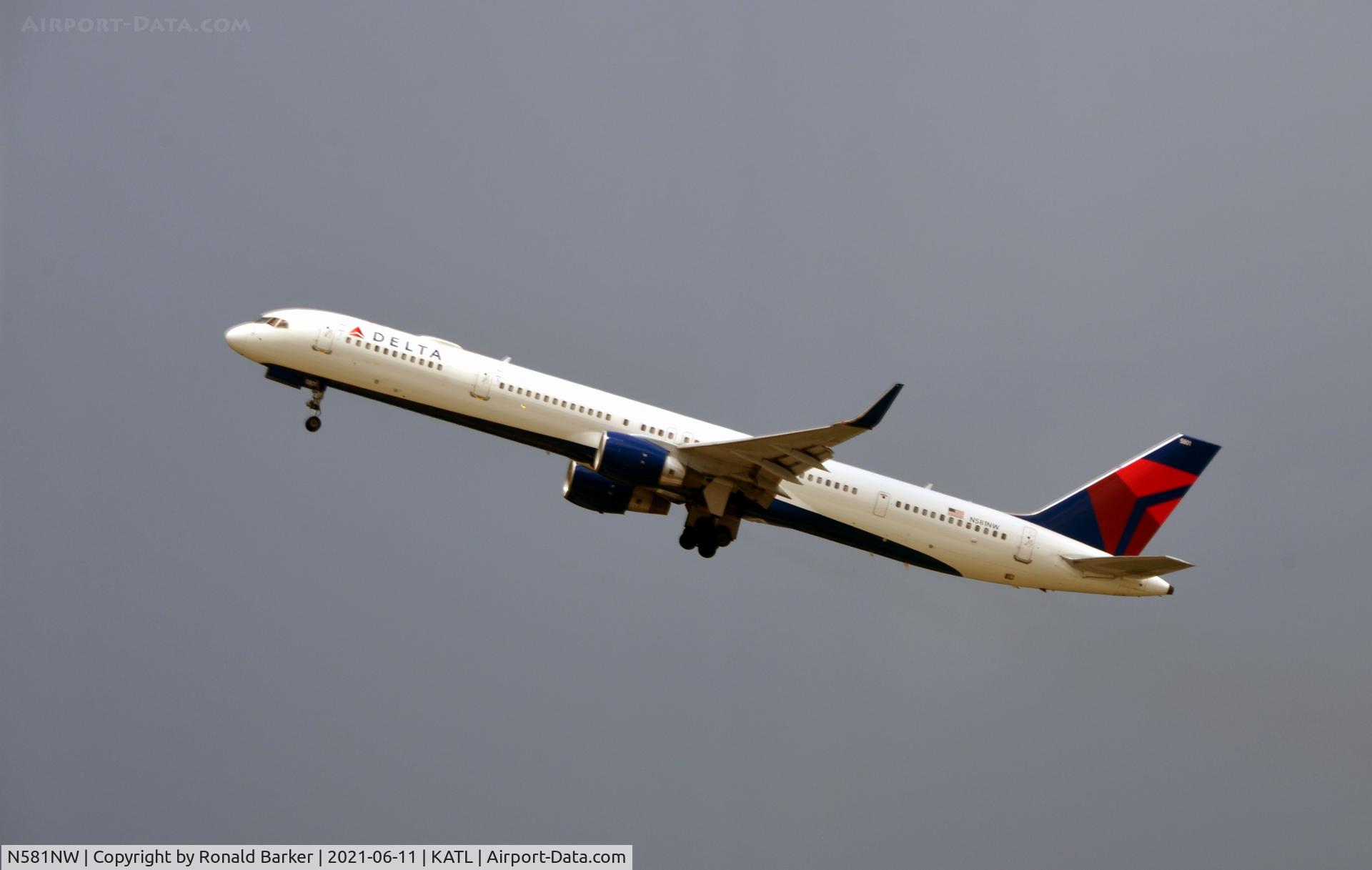 N581NW, 2002 Boeing 757-351 C/N 32982, Takeoff Atlanta