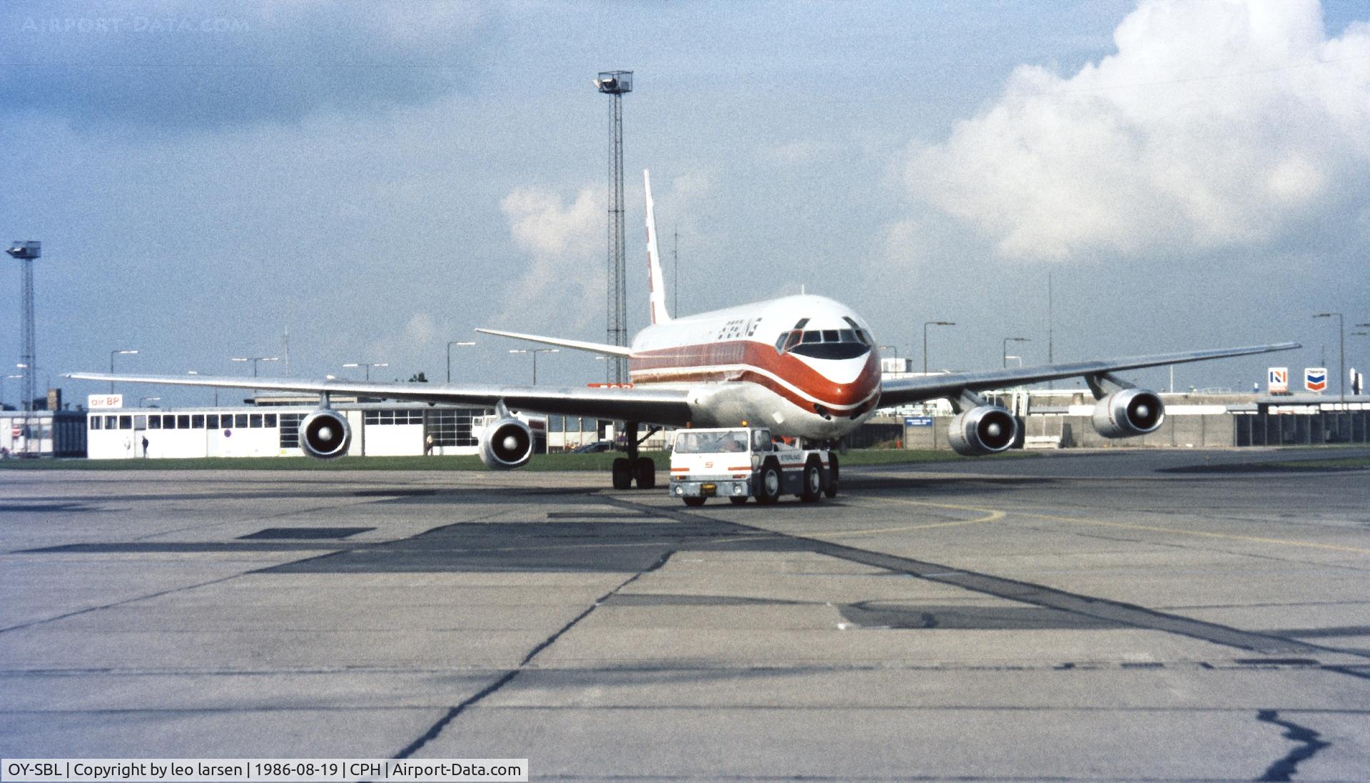 OY-SBL, 1969 Douglas DC-8-63 C/N 46054, Copenhagen 19.8.1986 Push back