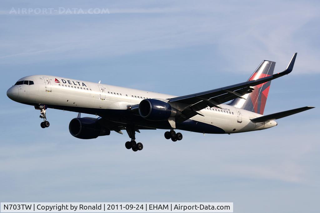 N703TW, 1996 Boeing 757-2Q8 C/N 27620, at spl