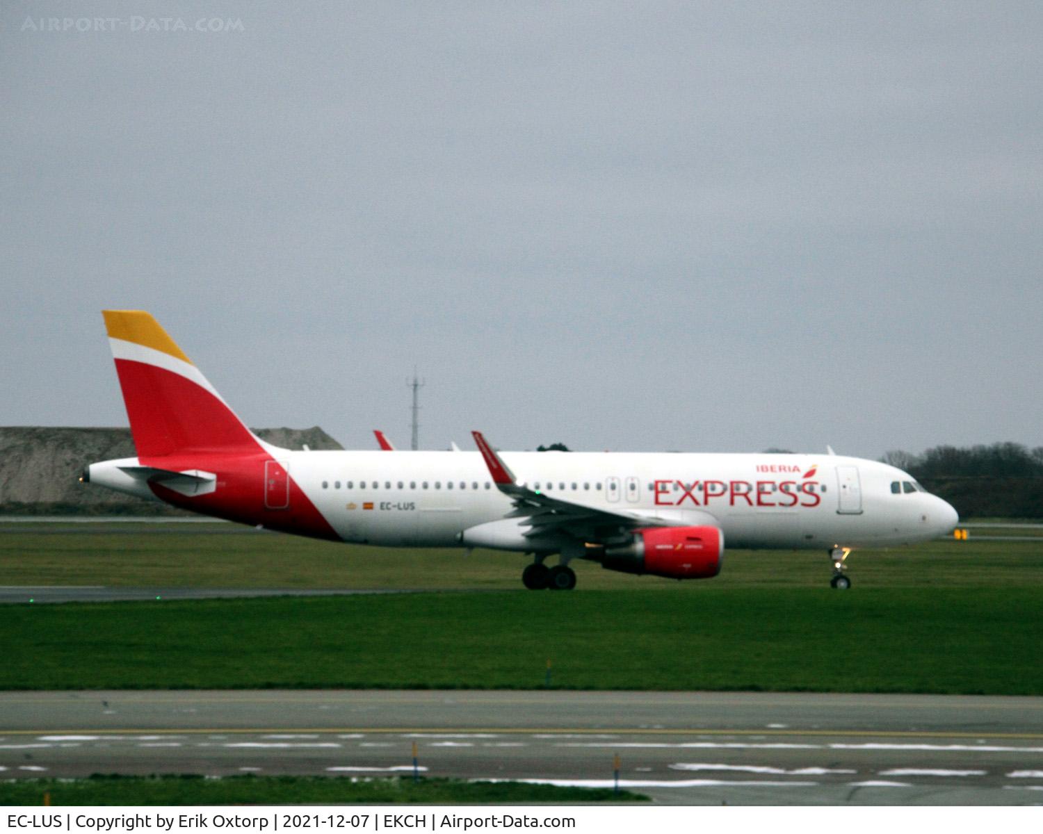 EC-LUS, 2013 Airbus A320-216 C/N 5501, EC-LUS taking off rw 22R