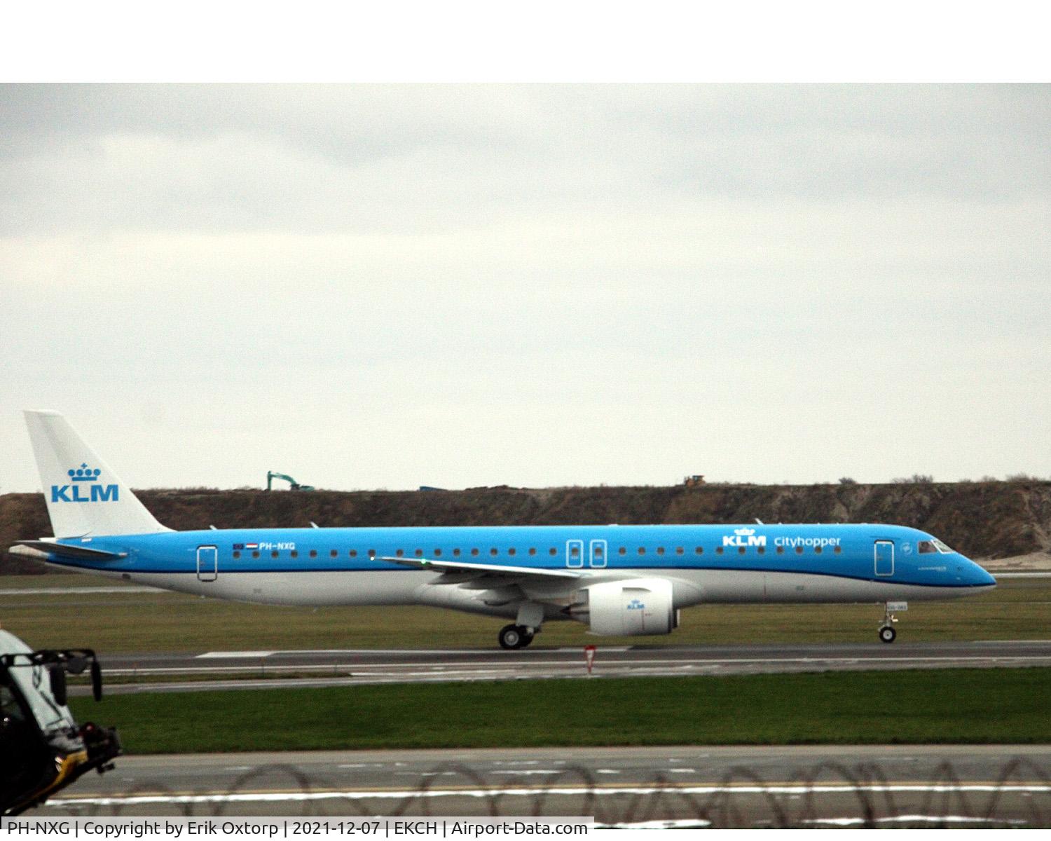 PH-NXG, 2021 Embraer E195-E2 (ERJ-190-400STD) C/N 19020062, PH-NXG taking off rw 22R
