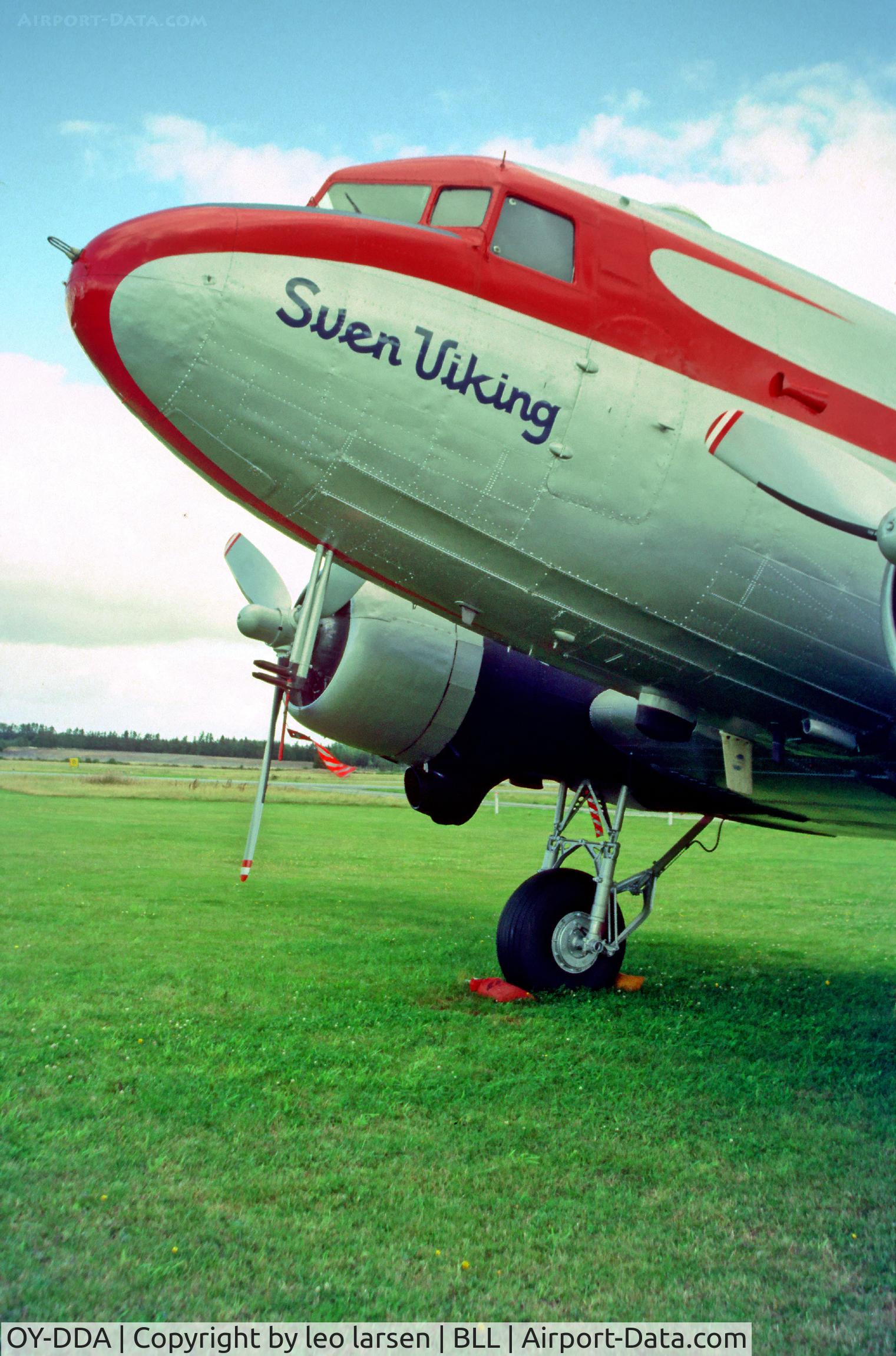 OY-DDA, 1941 Douglas C-47A Skytrain C/N 9664, Billund 4.9.1986