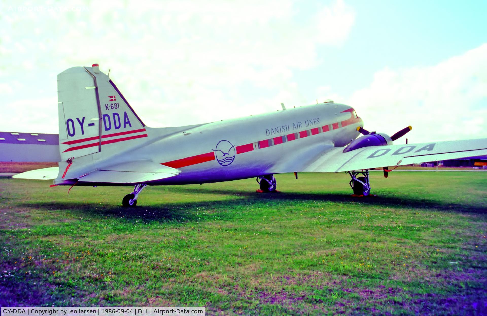 OY-DDA, 1941 Douglas C-47A Skytrain C/N 9664, Billund 4.9.1986