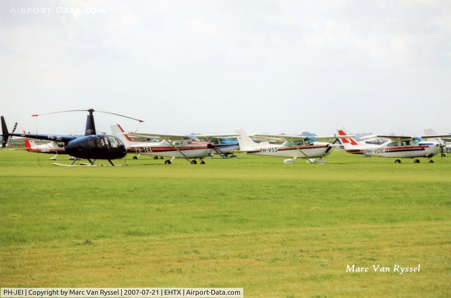 PH-JEI, Robinson R44 C/N 0811, Visitor at Texel Airshow 2007.