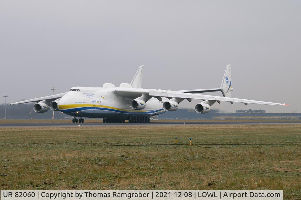 UR-82060, 1988 Antonov An-225 Mriya C/N 19530503763, Antonov Airlines Antonov An-225