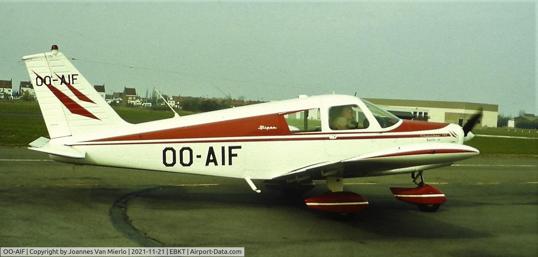 OO-AIF, 1986 Piper PA-28-140 Cherokee C/N 28-24668, Slide scan