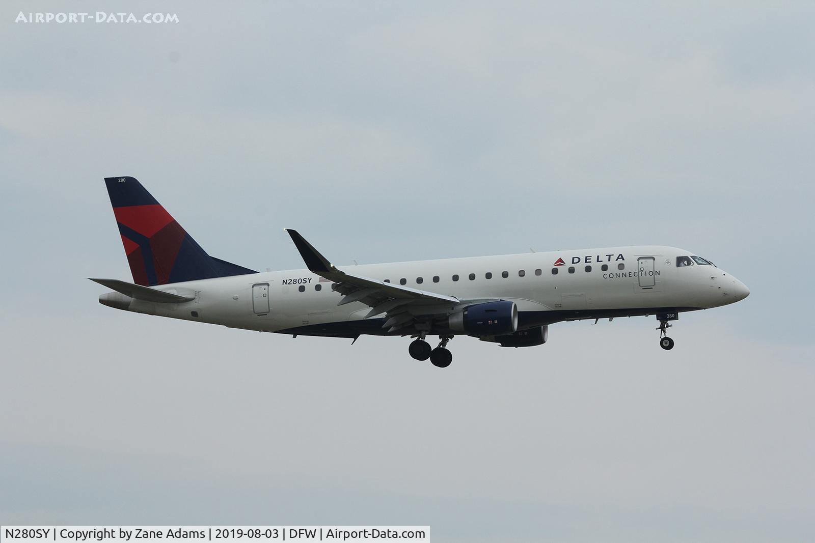 N280SY, 2018 Embraer 175LR (ERJ-170-200LR) C/N 17000745, Arriving at DFW Airport