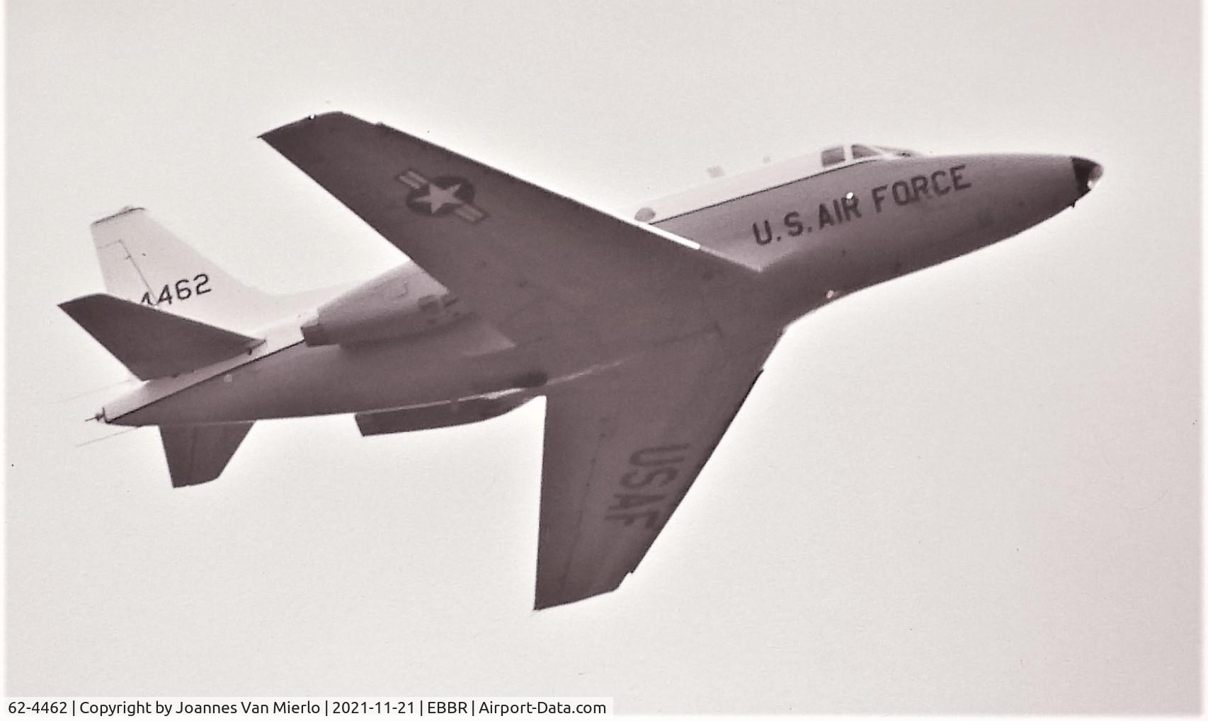 62-4462, 1962 North American T-39A Sabreliner Sabreliner C/N 276-15, T/O EBBR 25R'80s slide scan