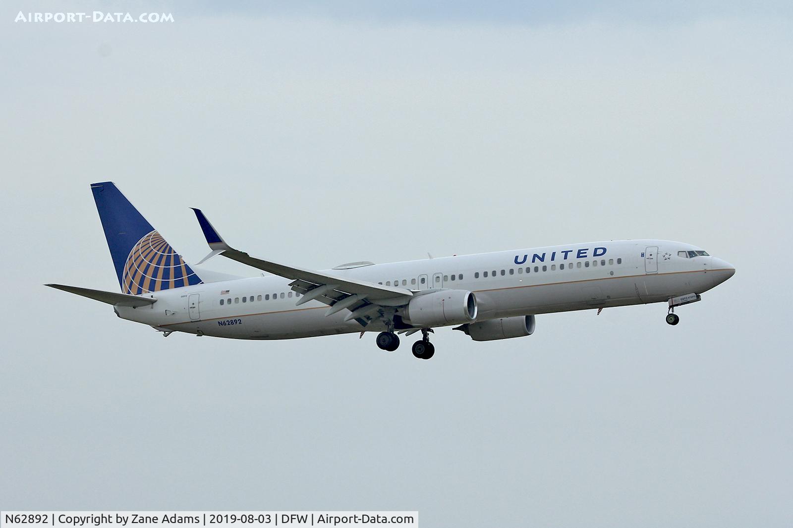 N62892, 2015 Boeing 737-924/ER C/N 42195, Arriving at DFW Airport