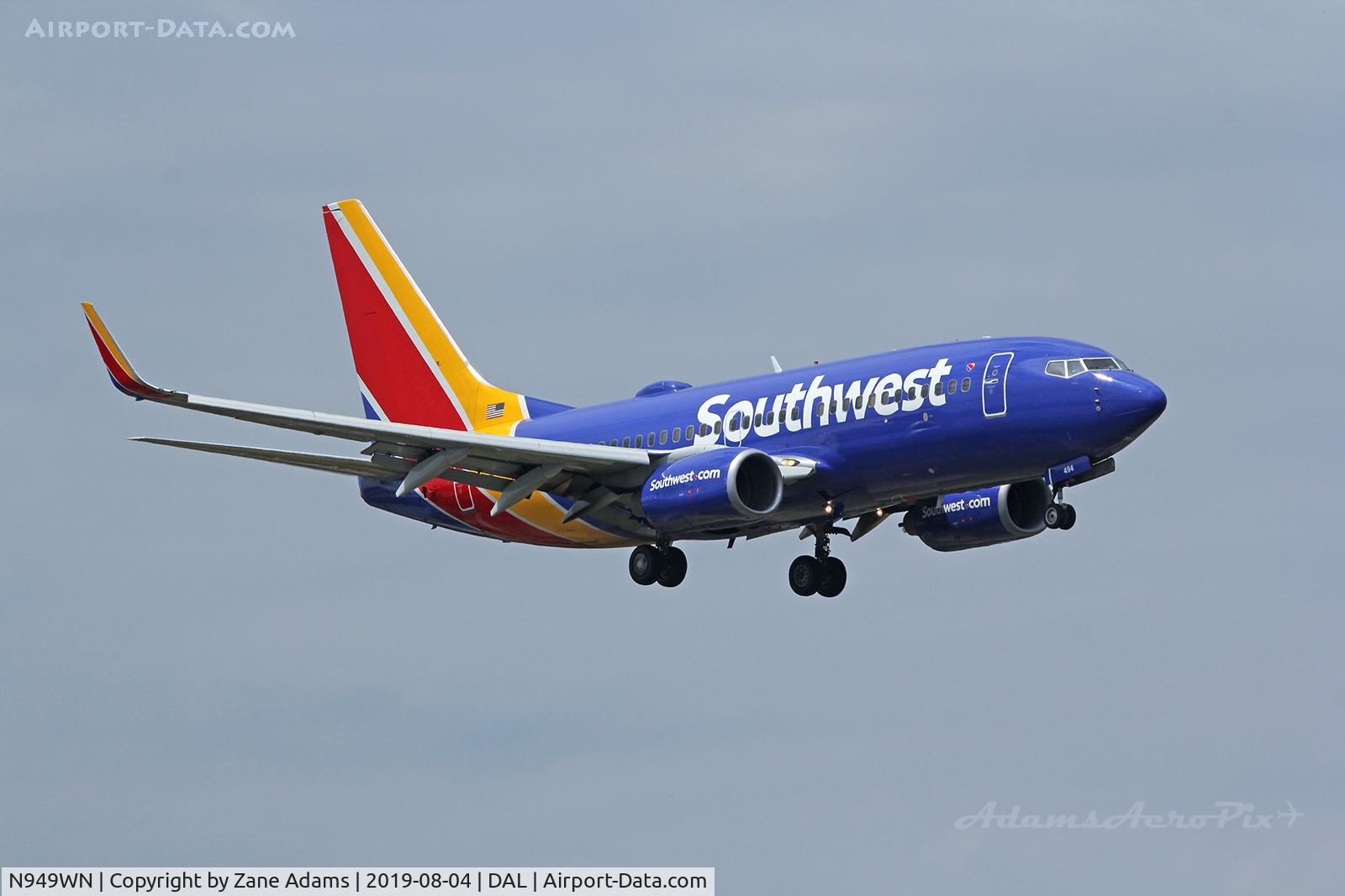 N949WN, 2010 Boeing 737-7H4 C/N 36663, Arriving at Dallas Love Field