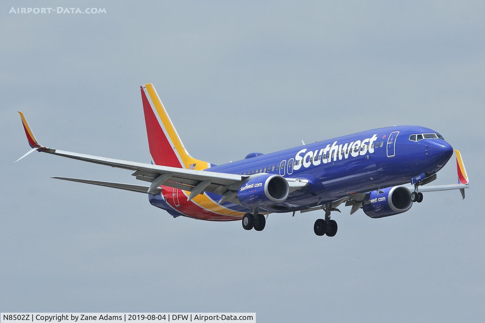 N8502Z, 2016 Boeing 737-800 C/N 36666, Arriving at Dallas Love Field