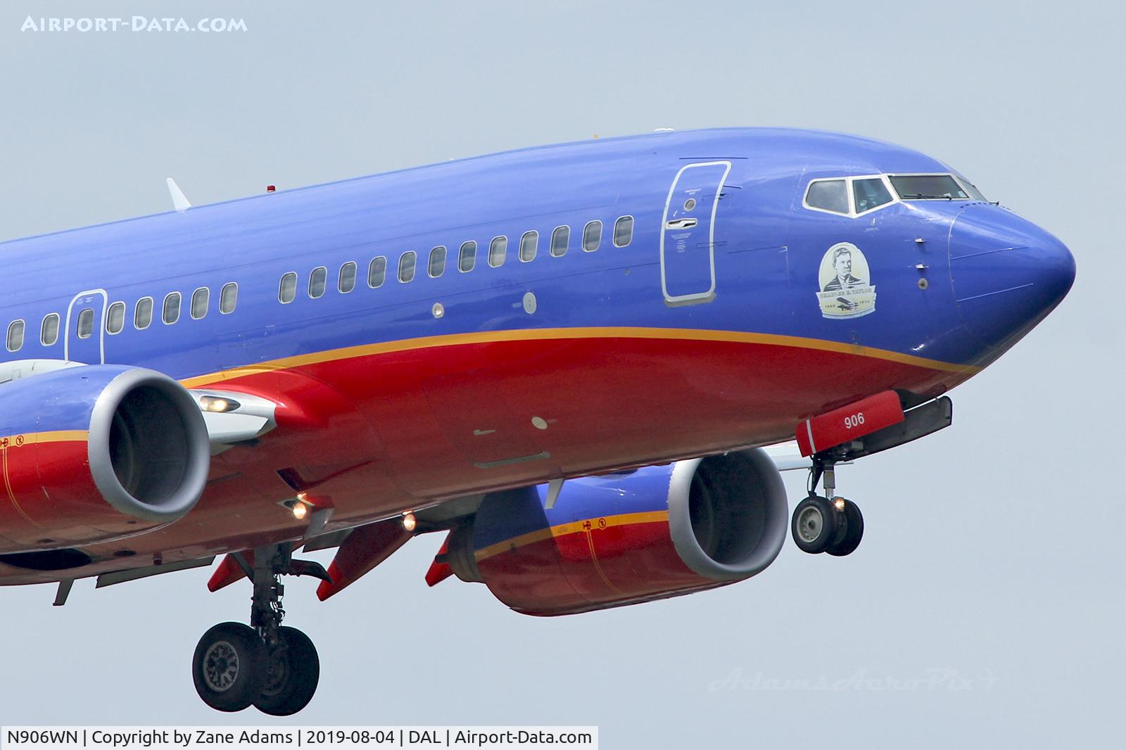 N906WN, 2008 Boeing 737-7H4 C/N 36887, Arriving at Dallas Love Field