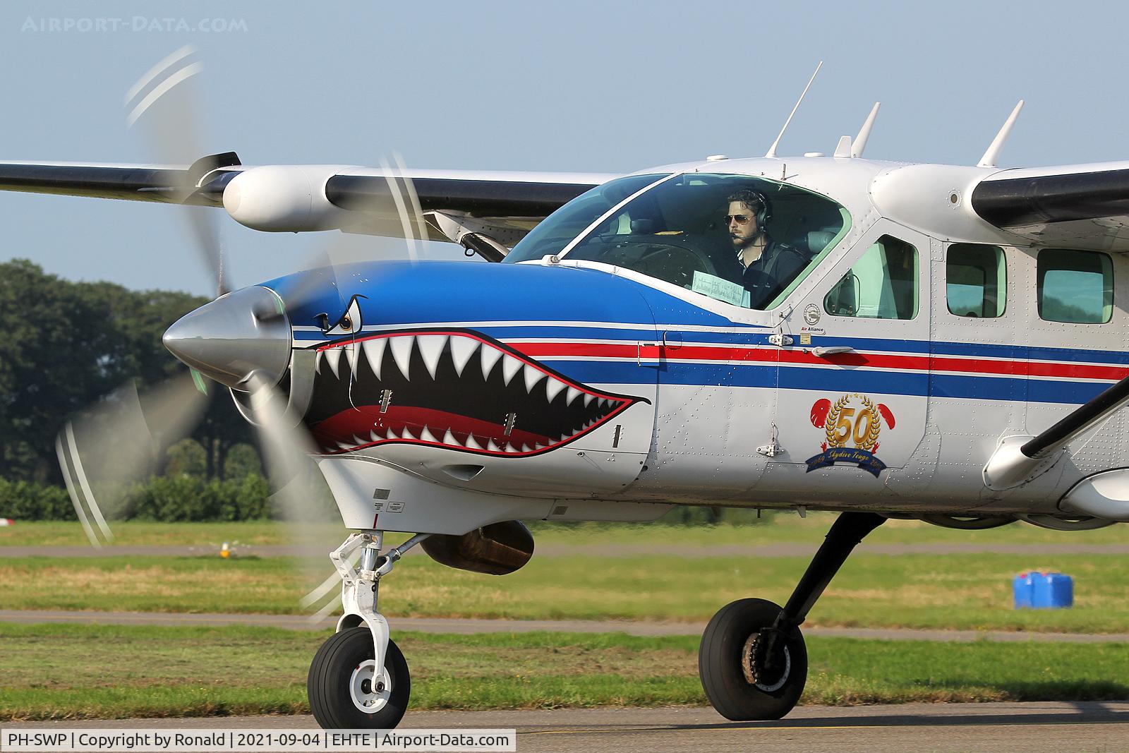 PH-SWP, 2005 Cessna 208B Super Cargomaster C/N 208B1124, at teuge