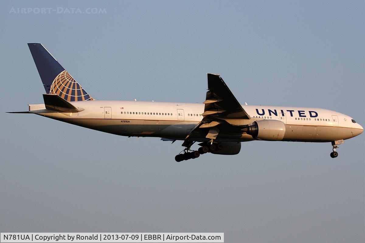 N781UA, 1996 Boeing 777-222 C/N 26945, at bru