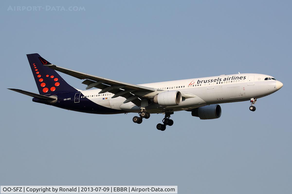 OO-SFZ, 1998 Airbus A330-223 C/N 249, at bru
