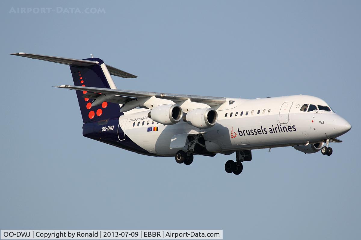 OO-DWJ, 1999 British Aerospace Avro 146-RJ100 C/N E3355, at bru