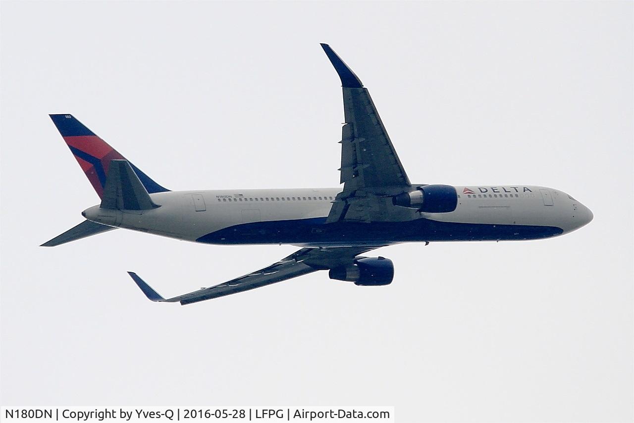 N180DN, 1992 Boeing 767-332 C/N 25985, Boeing 767-332, Climbing from rwy 06R, Roissy Charles De Gaulle airport (LFPG-CDG)