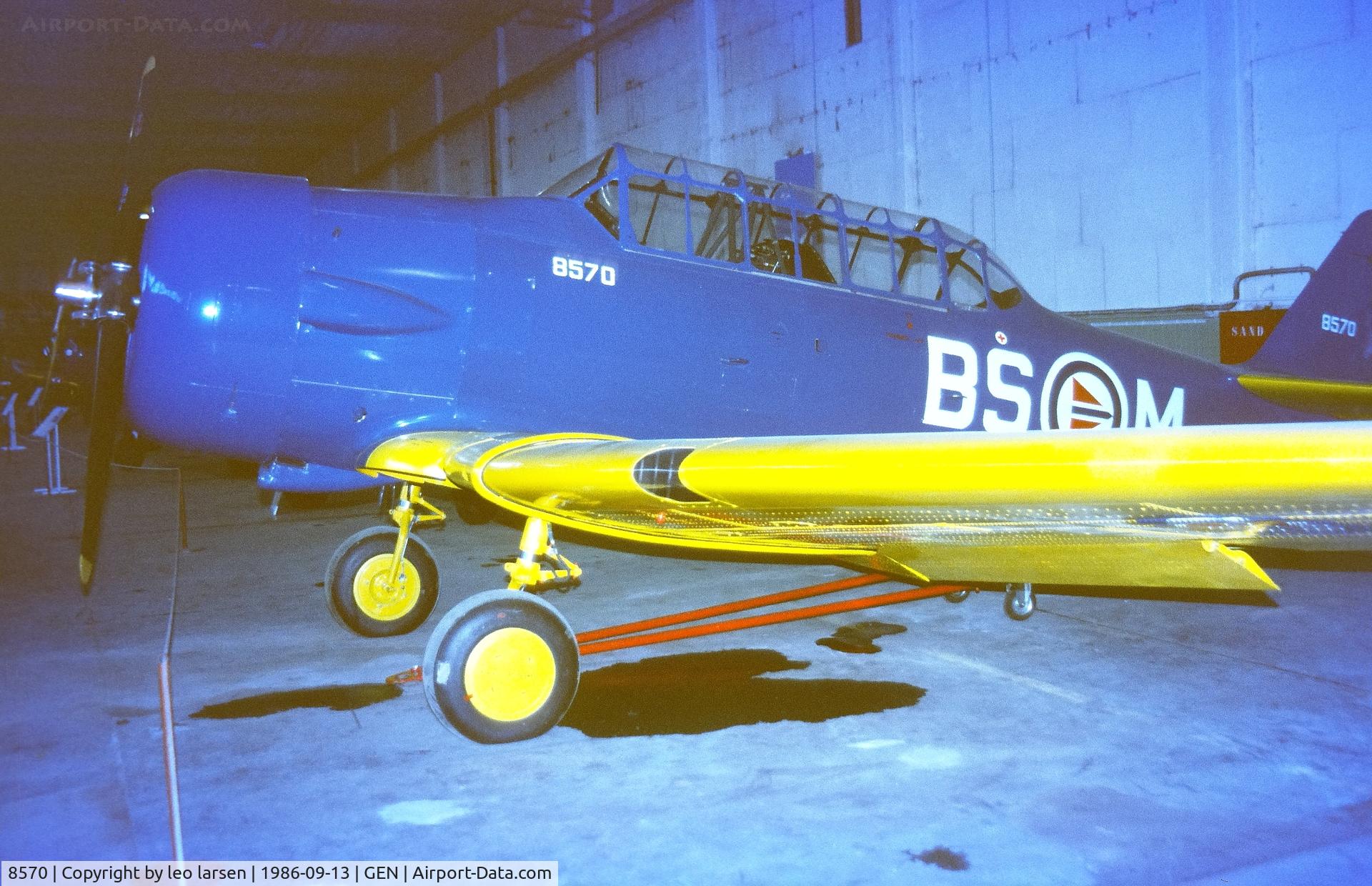 8570, Canadian Car & Foundry Harvard MK.4 C/N CCF4-491, Gardermoen Flysamling 13.9.1986.ex AA+622 Luftwaffe.
