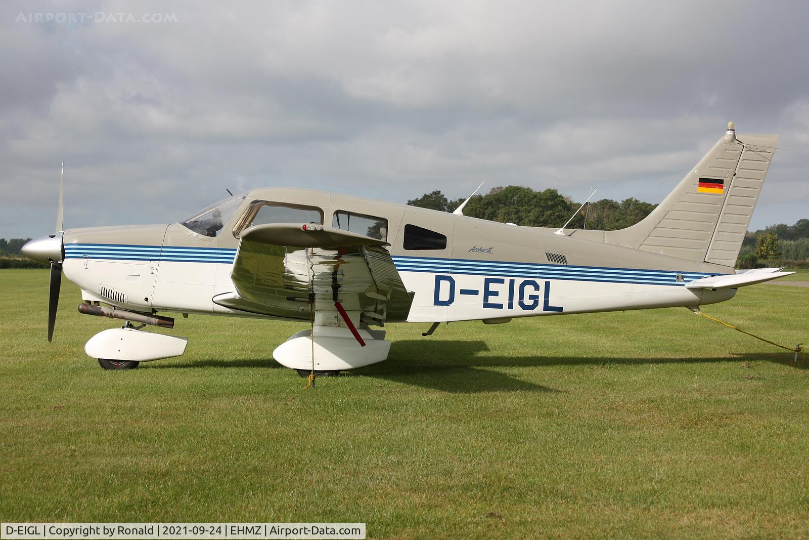D-EIGL, Piper PA-28-181 C/N 288690009, at ehmz