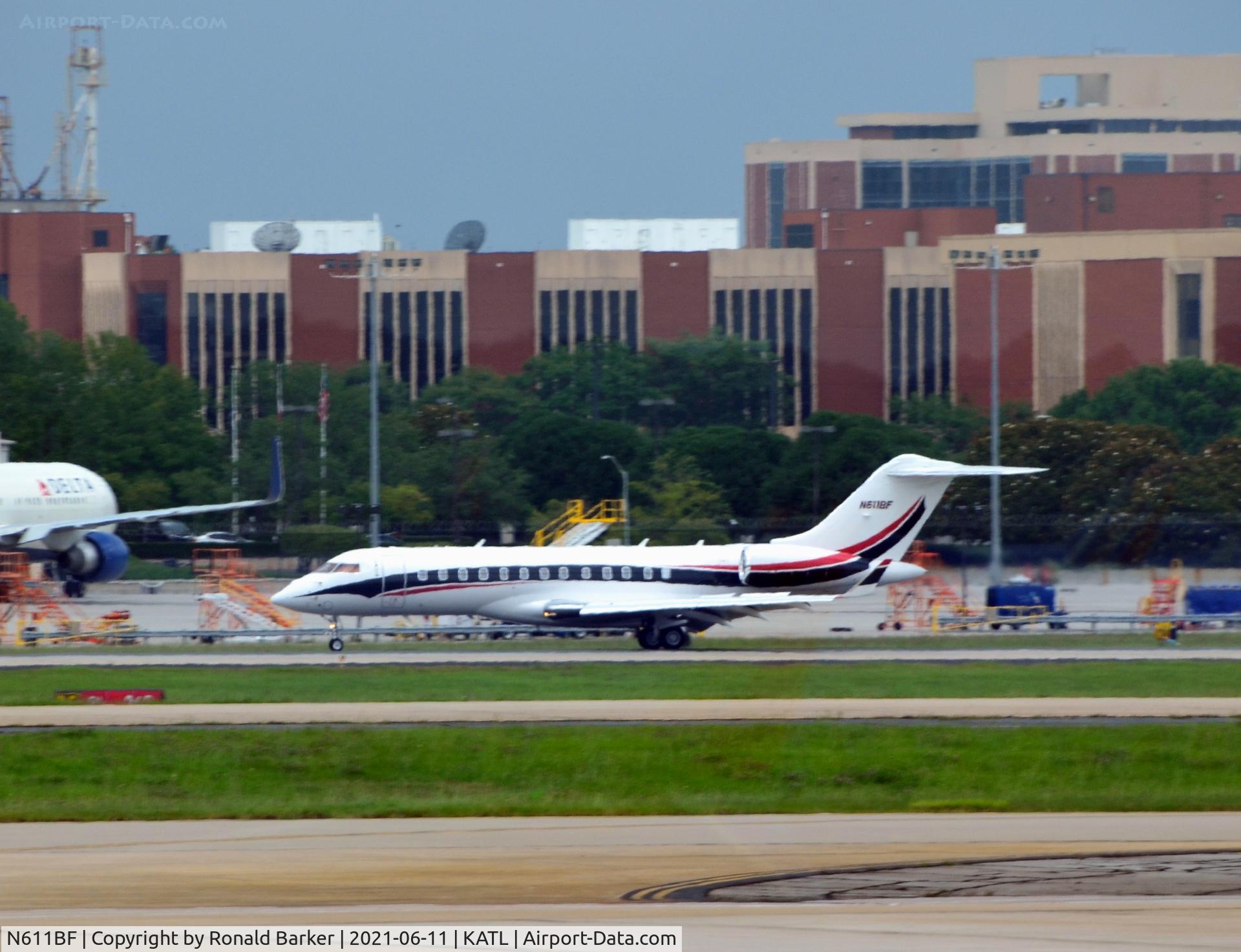 N611BF, 2016 Bombardier BD-700-1A10 Global 6000 C/N 9774, Landing Atlanta